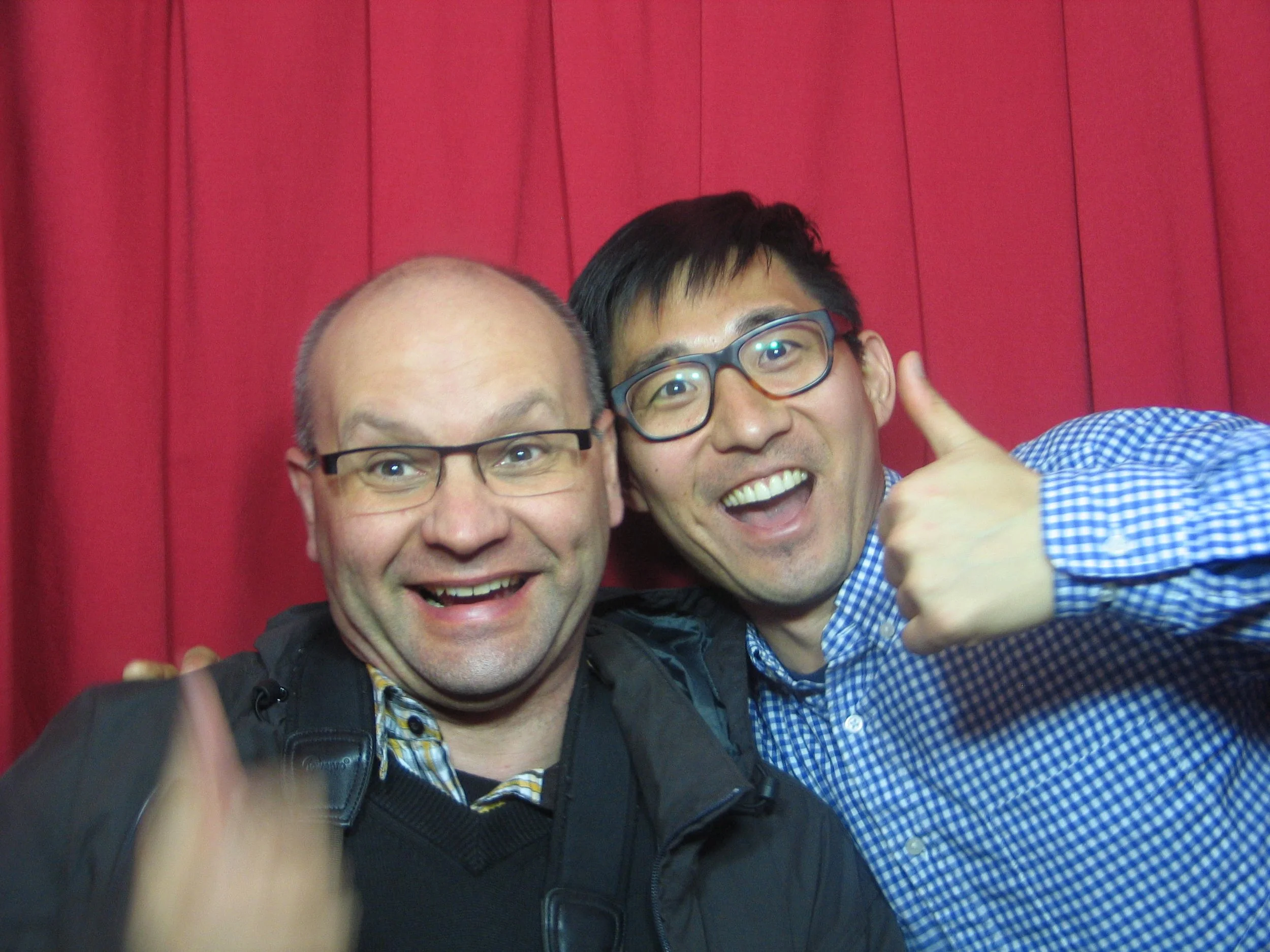 new jersey photobooth buddy from belgium! red background photo booth studio