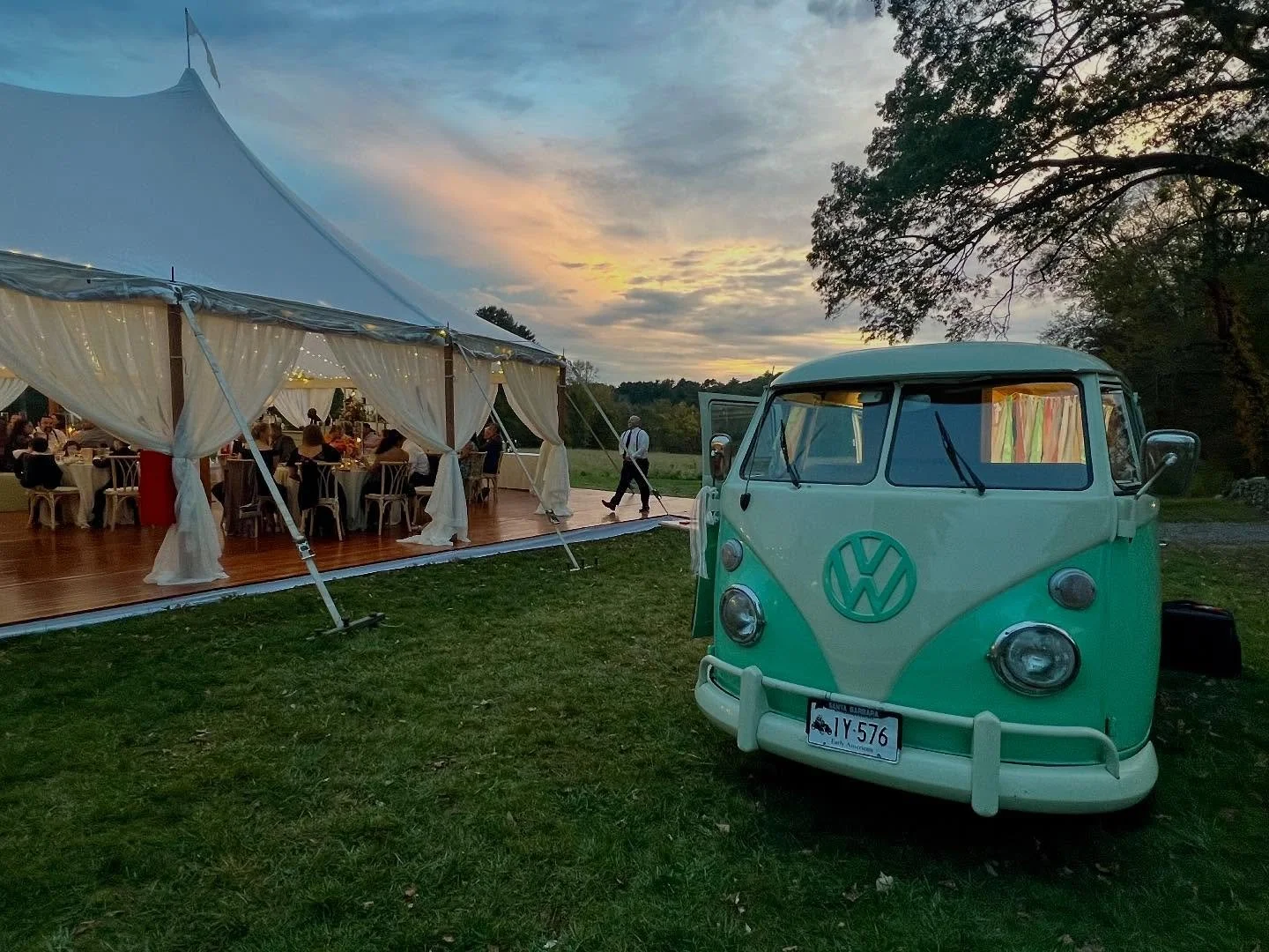 Congrats Gina and Louie!
#chloethevwphotobus #vwphotobus