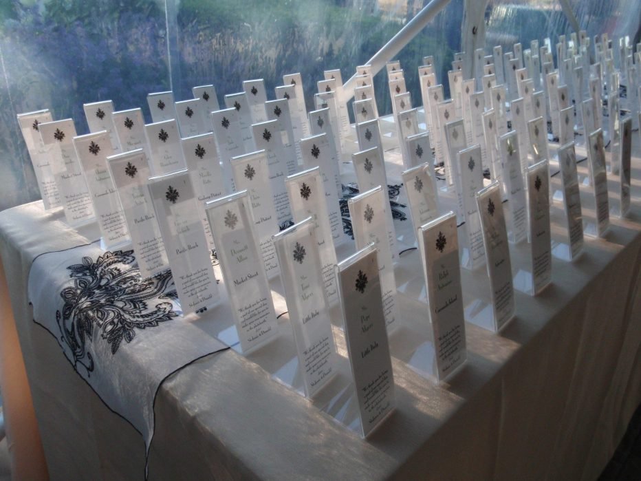 Clear Plastic Photo-strip Frames - a nice touch.