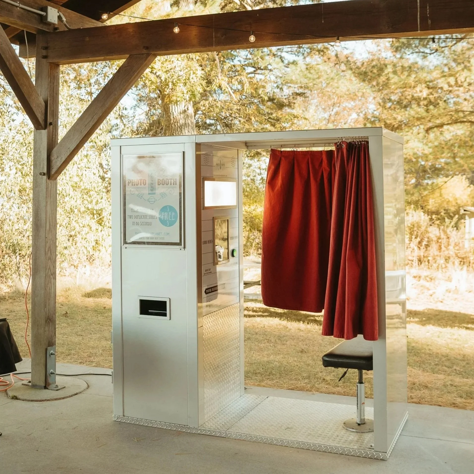 "The Classic" Vintage‑Style, Enclosed Photo booth