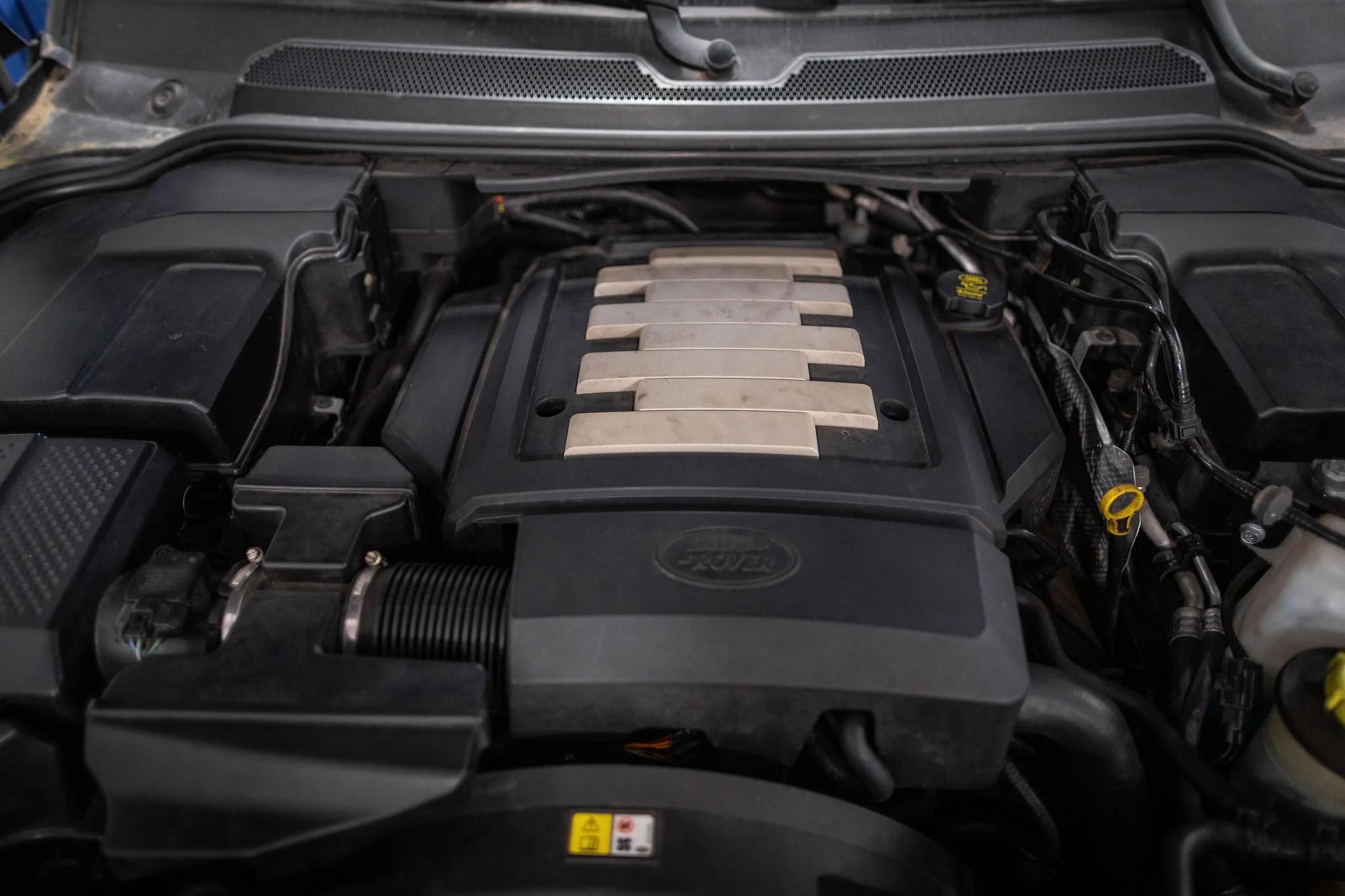 land-rover-engine.jpg