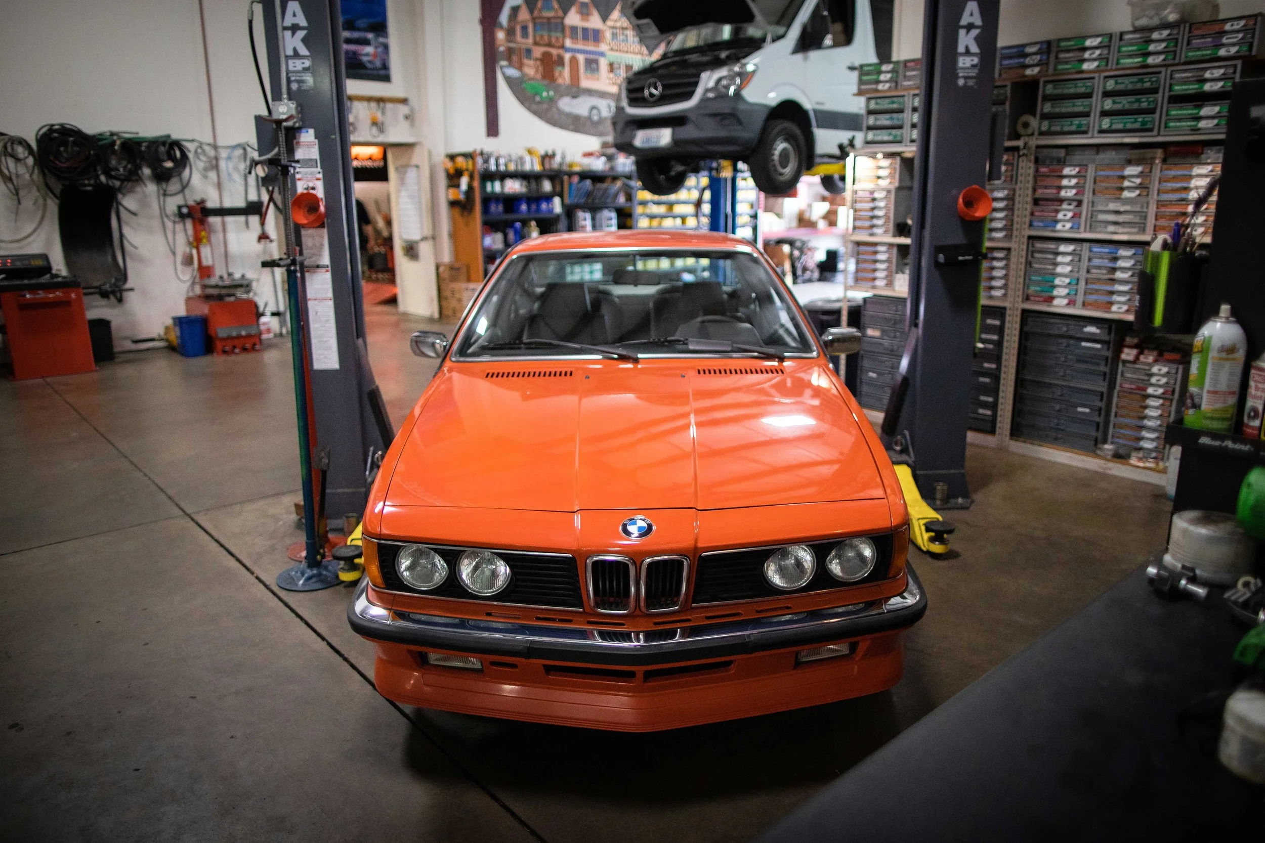 bmw-m635csi-in-shop-02.jpg