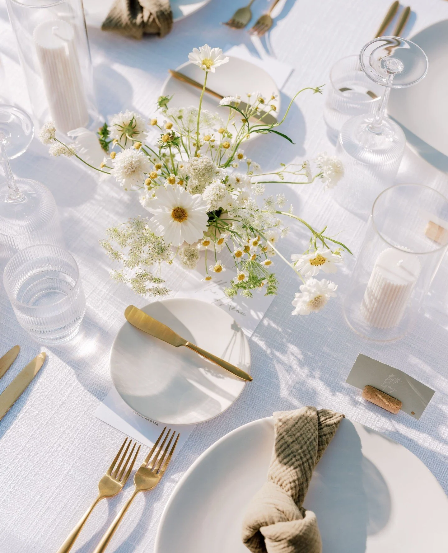 Young, Wild, and FREE!
Incorporating the essence of California into wedding table flowers brings a touch of sunshine and natural beauty to L + C wedding at @Viansa. These arrangements not only enhance the aesthetic of the wedding but also evoke t
