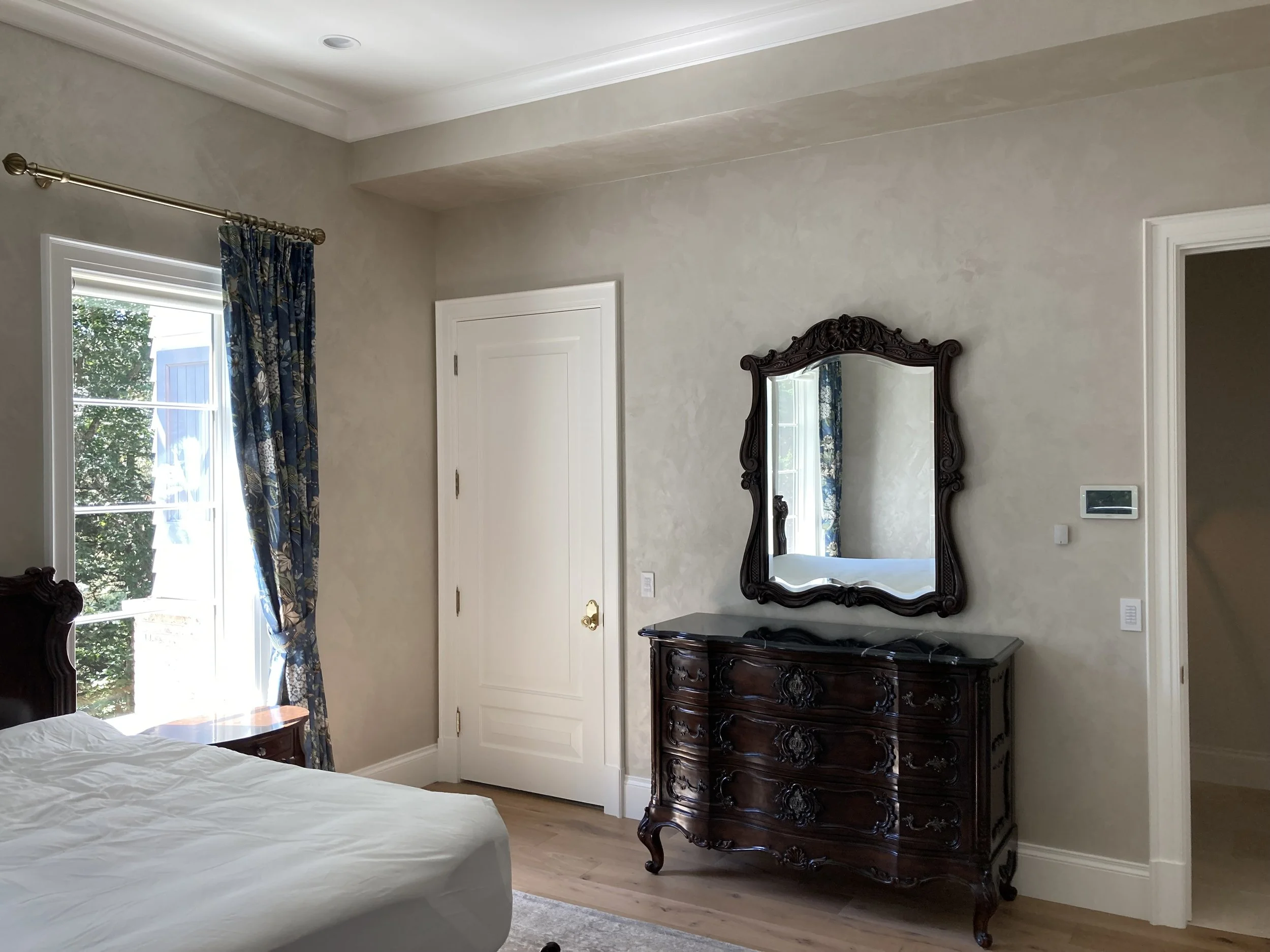 Residential Finishes. Venetian Plaster and Color Washing by Custom Artisan Finishes in Omaha, Nebraska