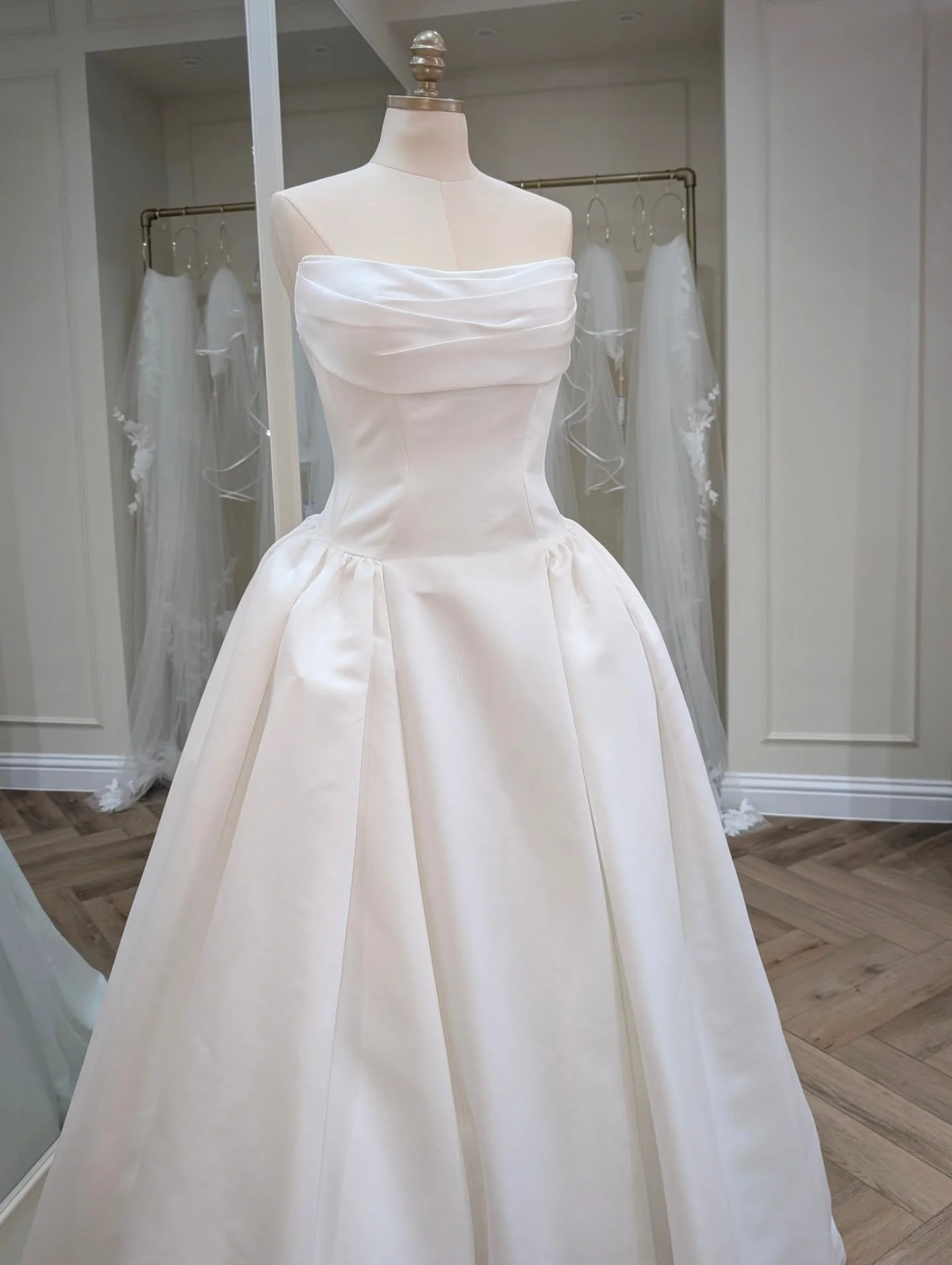 Command the room in Cillian by Pronovias ✨

A strapless princess gown with a dramatic ballgown silhouette, sculpted in luminous satin for brides who desire pure opulence. Regal, refined, and undeniably powerful  this is modern royalty reimagined.

Fo