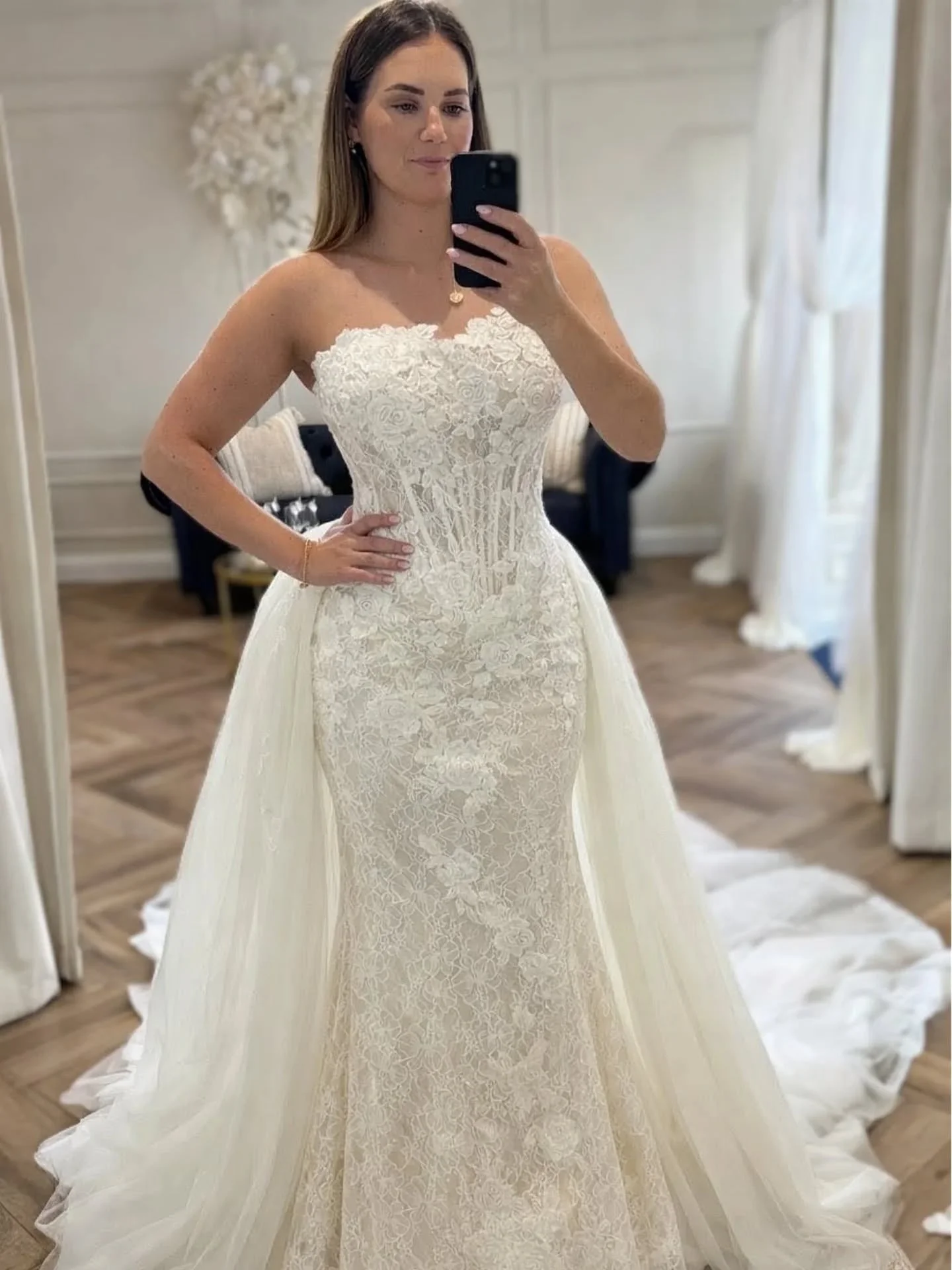 ✨ PRONOVIAS TRUNK SHOW ALERT ✨

This is your sign&hellip; 🤍

This stunning Pronovias gown features a figure-hugging lace silhouette with a dreamy detachable skirt, giving you TWO looks in one 😍 Ceremony elegance + evening drama ✨

⚠️ BUT here&rsquo