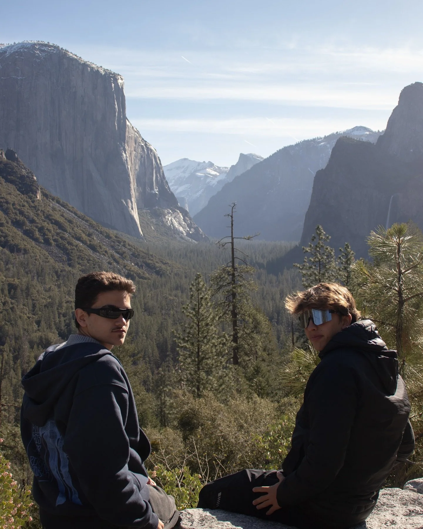 Yosemite in April couldn&rsquo;t not have been better!! 🏔️

 A bit of snow ❄️ blue skies 🏞️ &amp; good vibes 😎