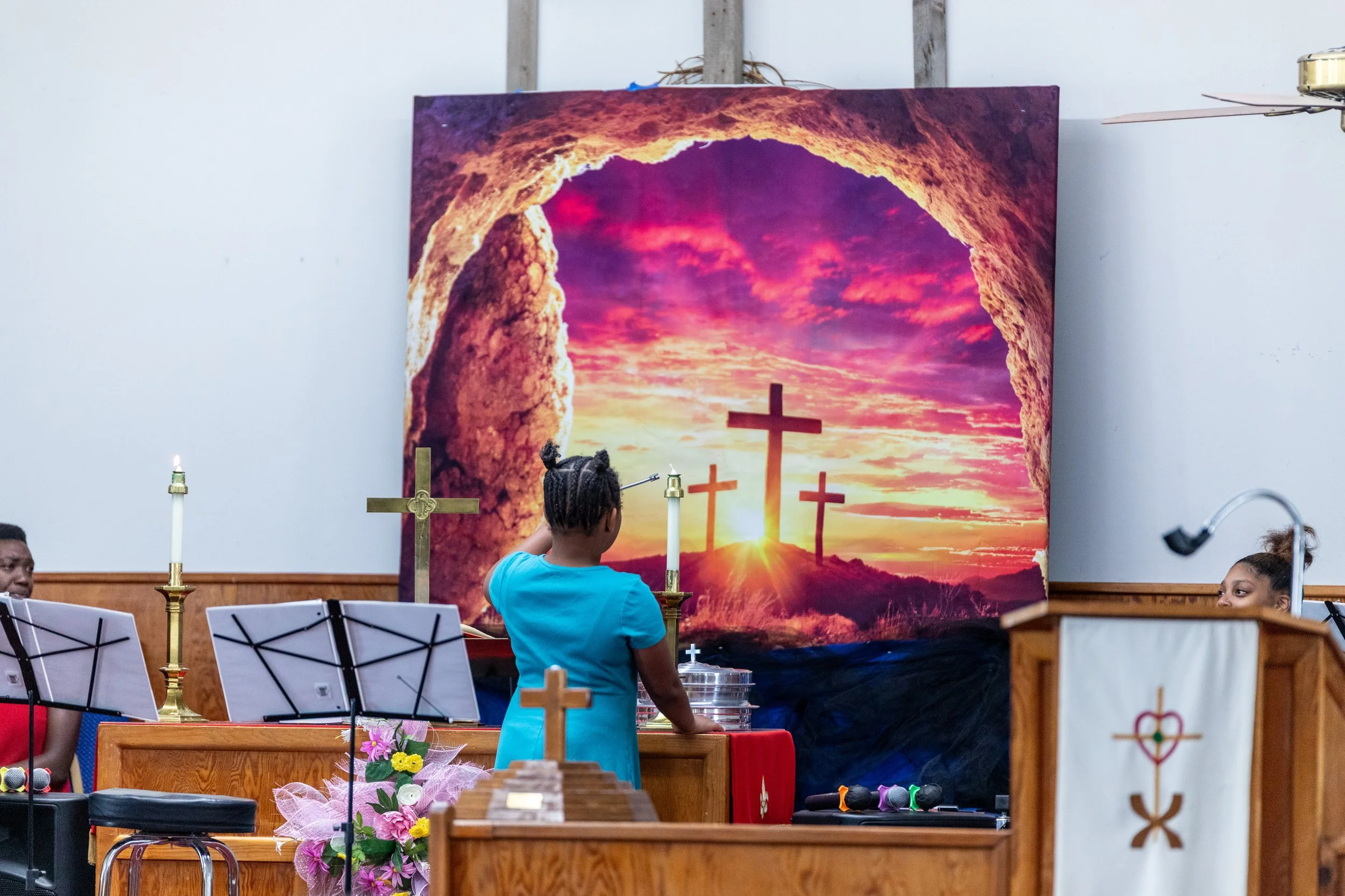 children serving in worship at Visionary Hollowell Community United Methodist Church in Midland, Texas