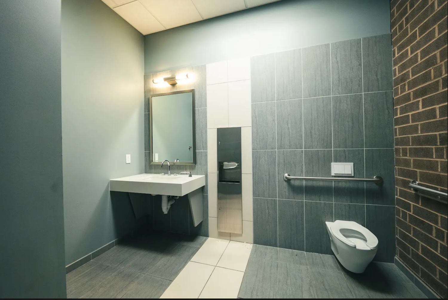 Modern private bathroom