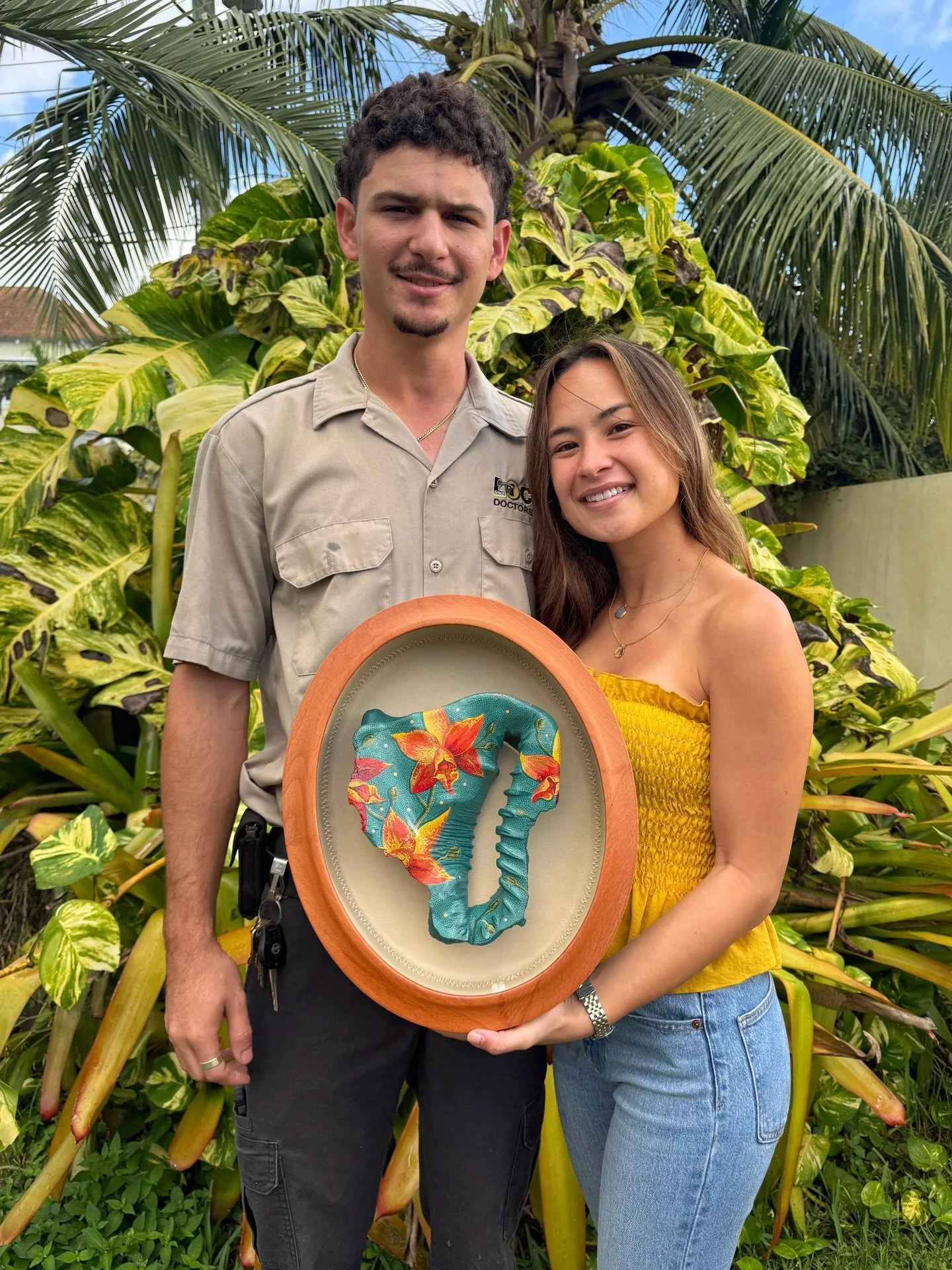 Our first family photo ☺️ 
Mom painted him and Dad built him a home.

Four Flames, 2025 
Acrylic paint on bleached king conch shell
13&rdquo; x 16&rdquo; (framed)

🔴SOLD

#bahamianartist #shellart #dotartist #fiance #collboration #centered #groupsho