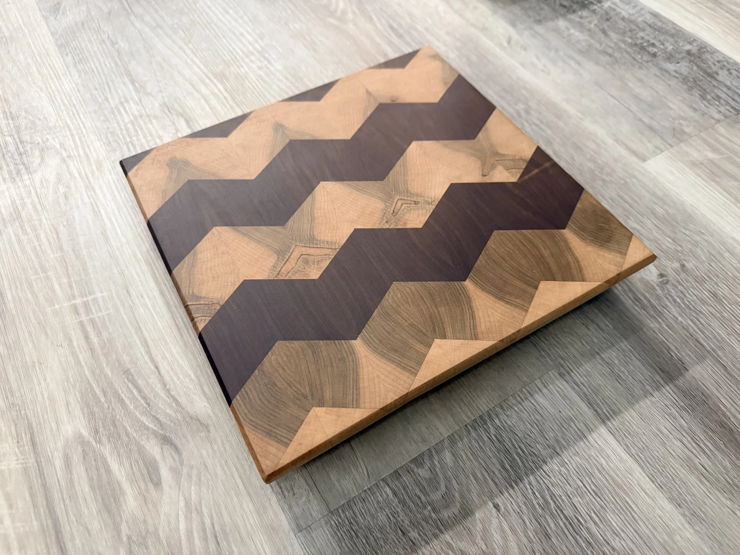 Product #: 012602

10" x 10 1/2" x 1 1/2" Black walnut and ambrosia maple chevron patterned end grain cutting board w/ feet

$100

**Bundle with Product #012601 for $300**