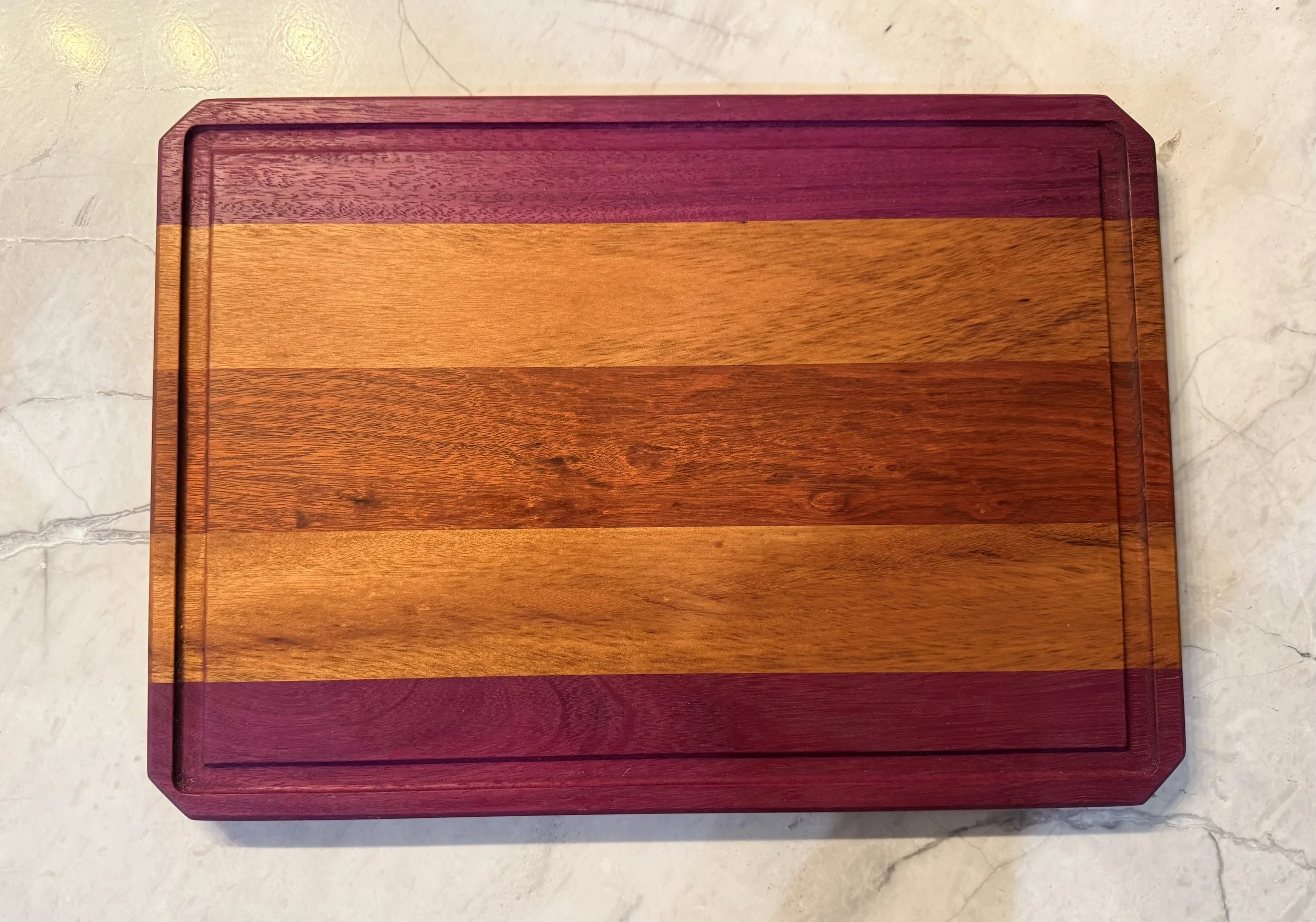 Product #: 022603

18" x 13" purple heart, tiger wood, and blood wood cutting board w/ juice groove.

$120