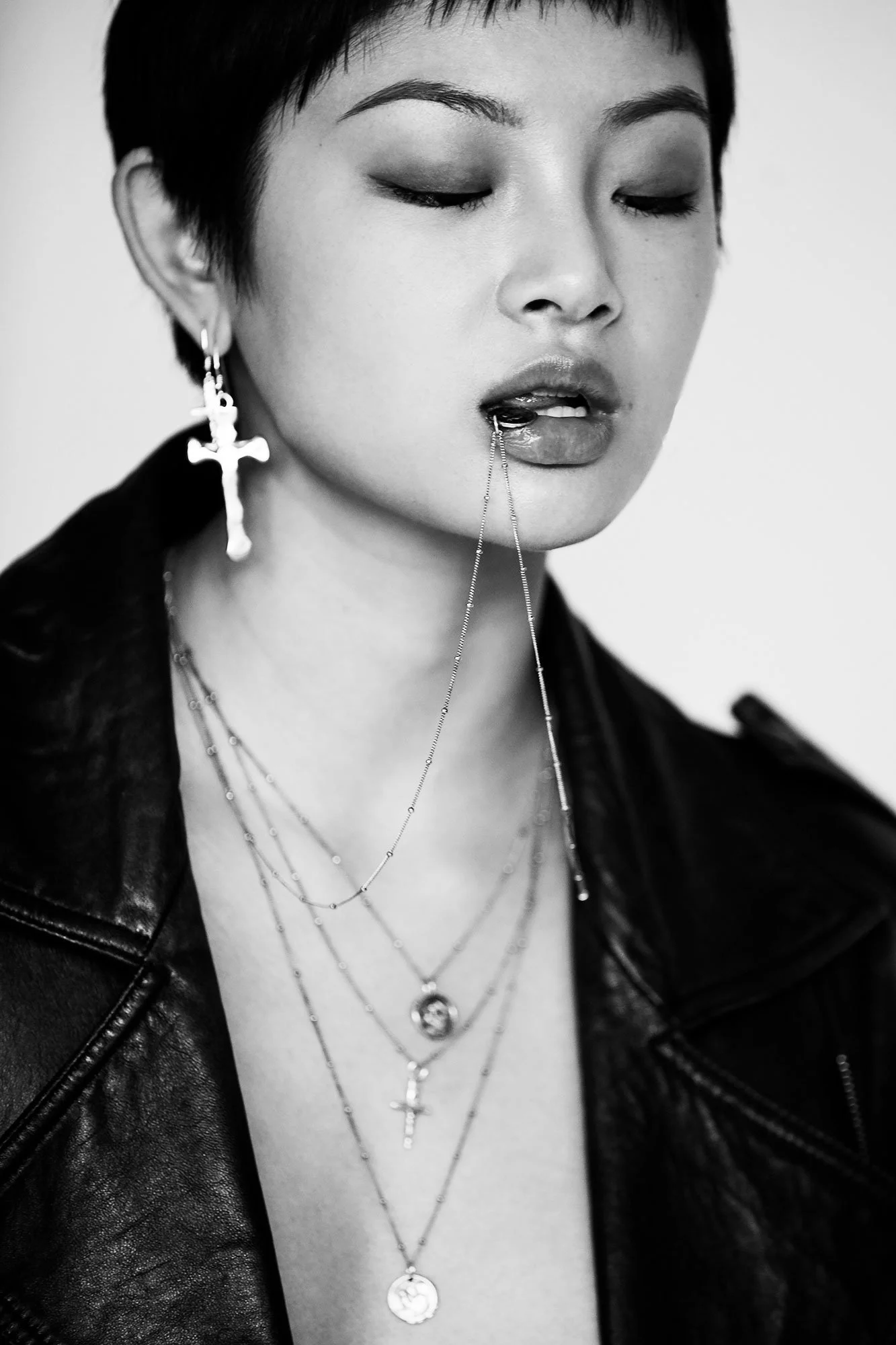 michael-scott-slosar-fashion-Britt-Bolton-jewelry-NYC-designer-maker-accessories-chains-necklaces-earrings-Joyce-Mao-B&W-2019-006_D_1522_BW-RT.jpg