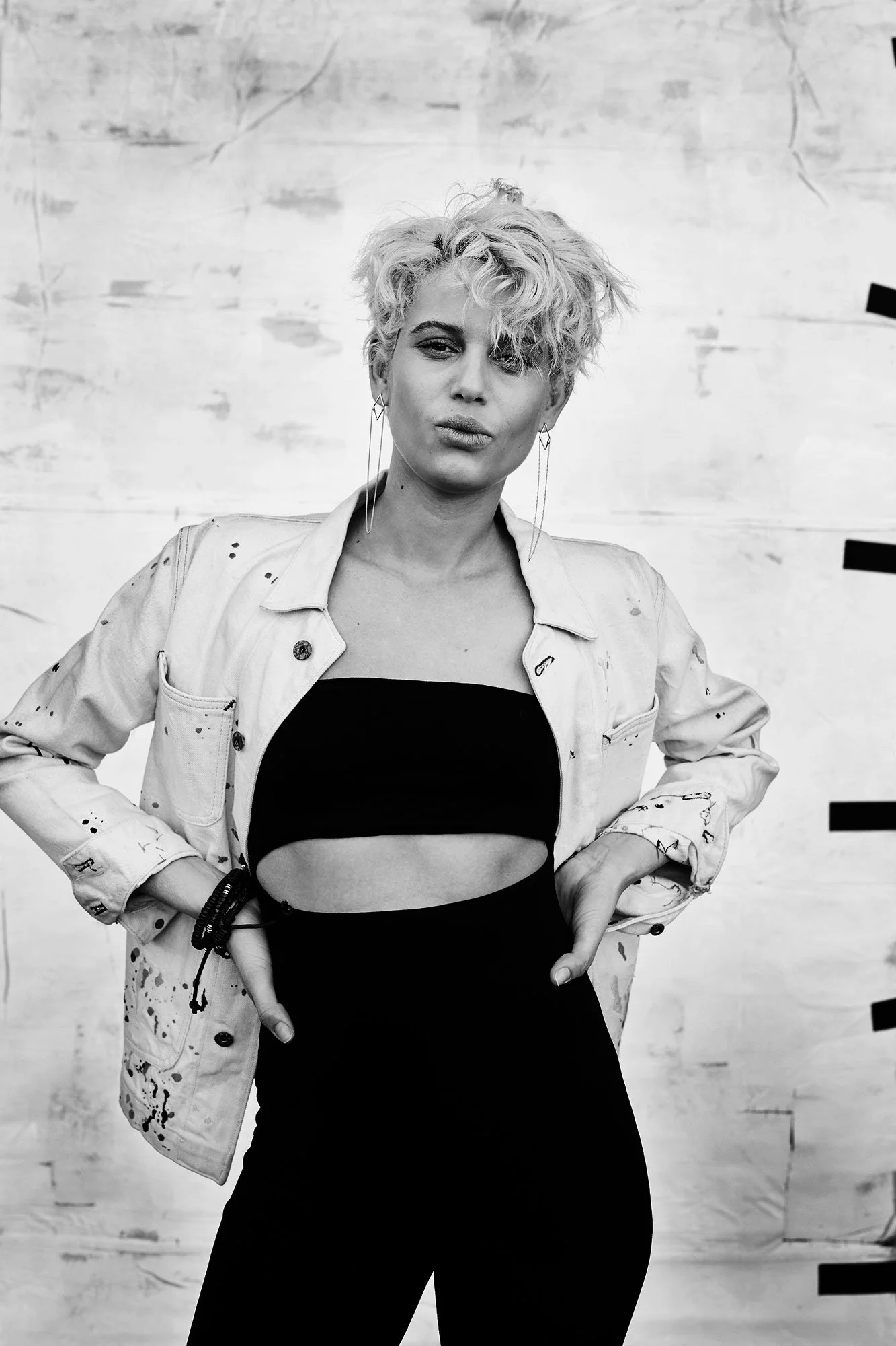 michael-scott-slosar-fashion-portrait-Hardenco-denim-durable-clothing-womenswear-b&w-2019-010-L-ThaisD'Lima-1966-RT-BW.jpg