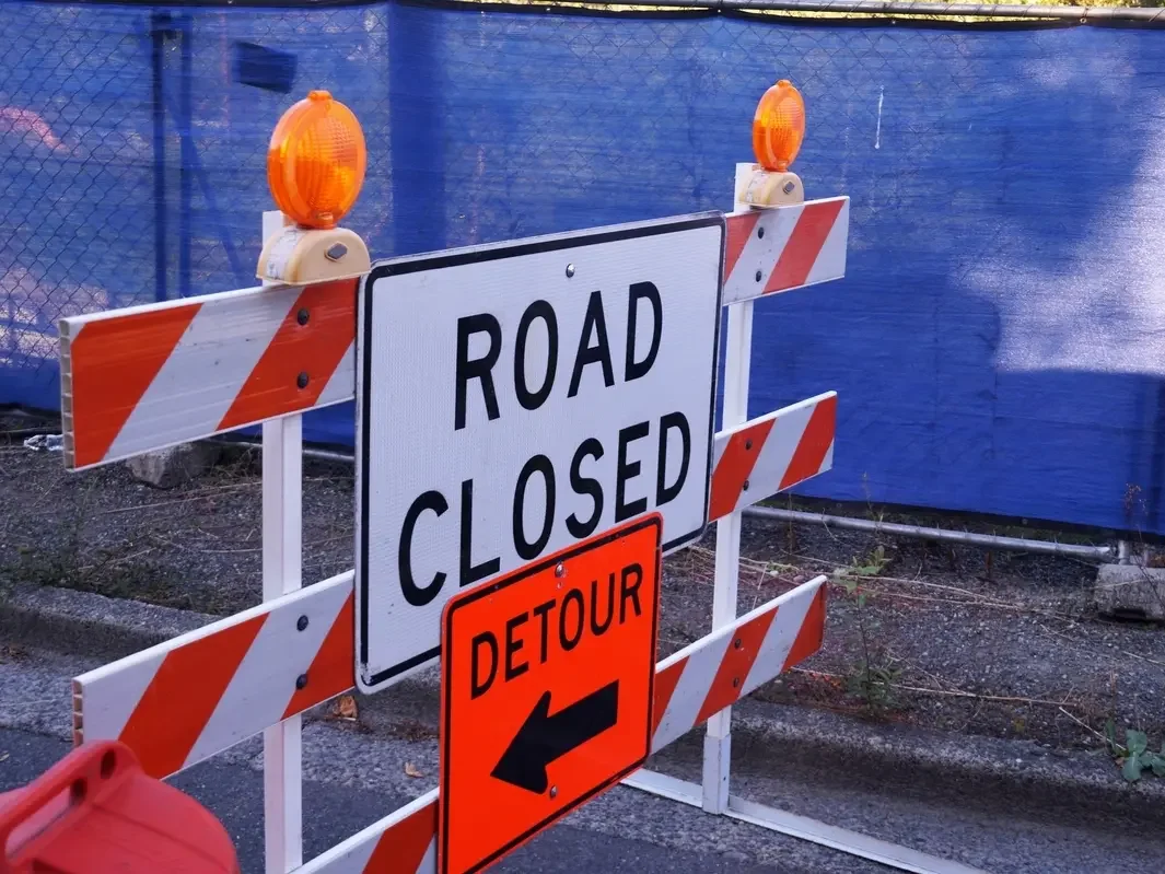 type 3 barricade beacon lights and detour sign by 1st Vanguard.webp