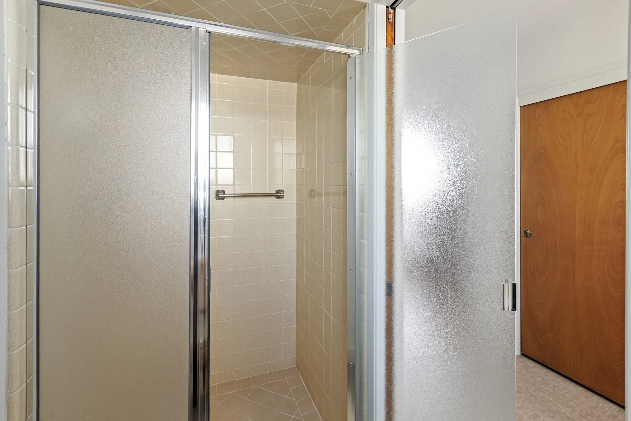 18076Jaymark 2Bath3.jpg