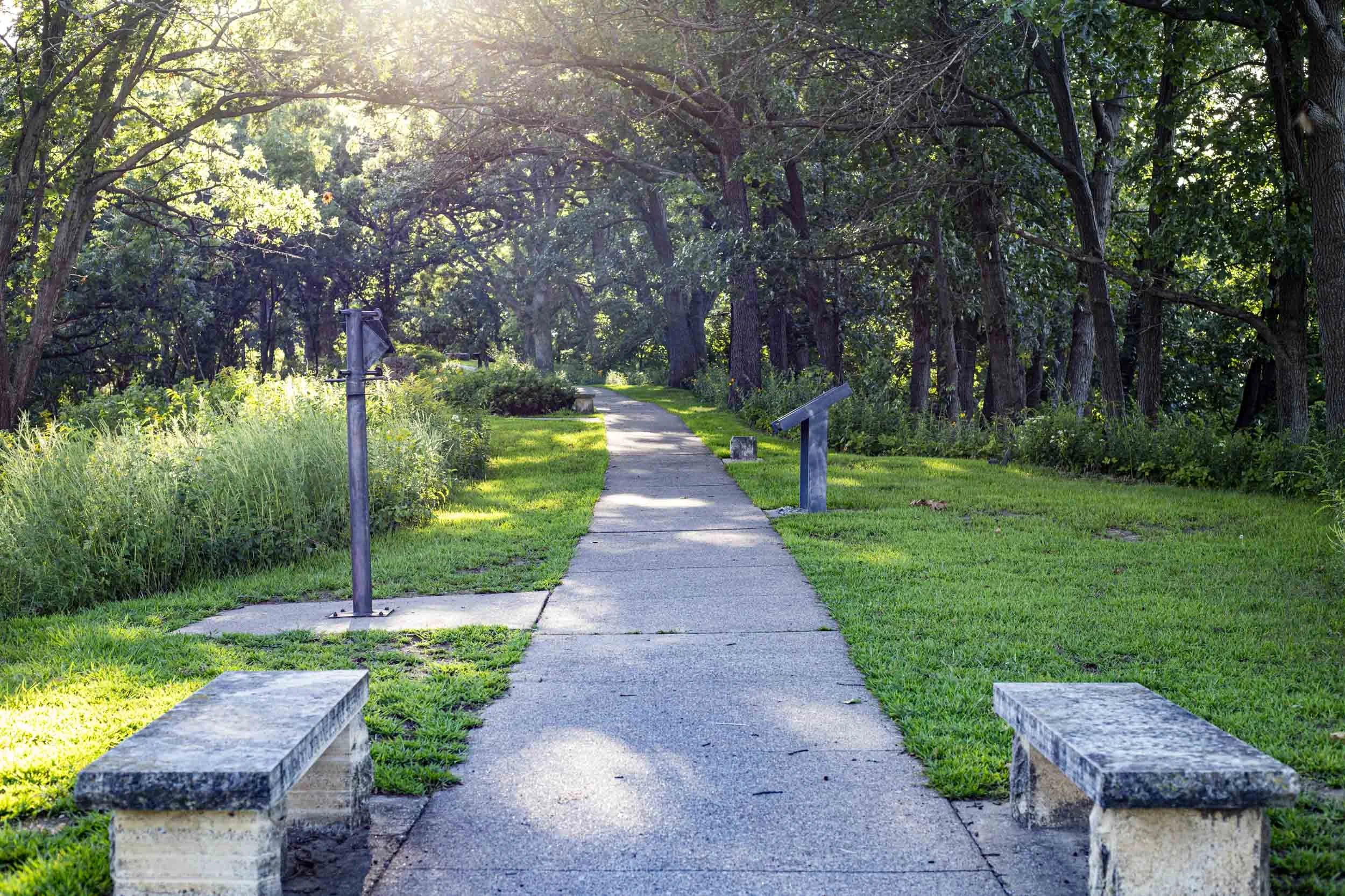 Path to Dubuque Monument
