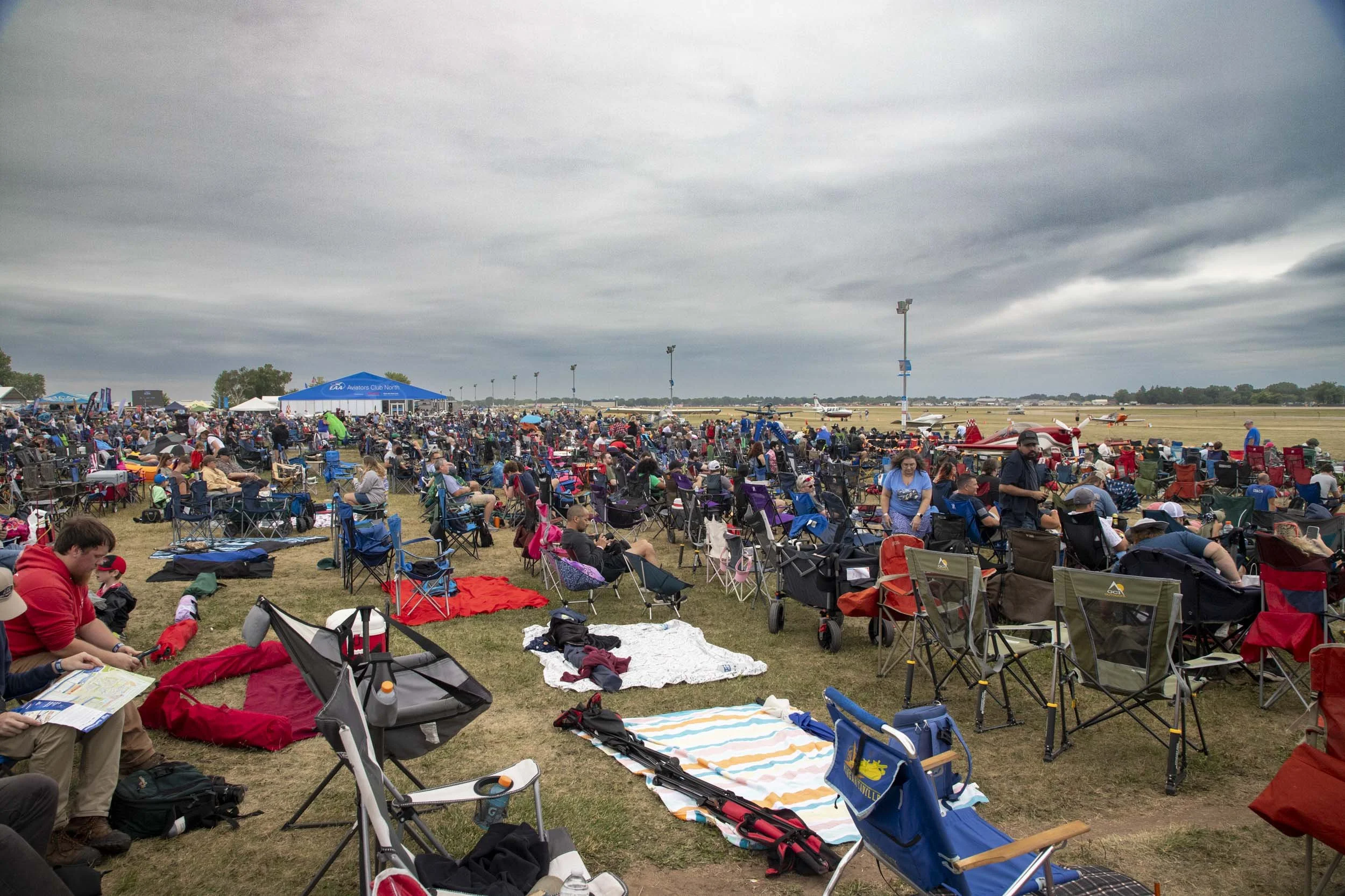 Crowd-260725.jpg