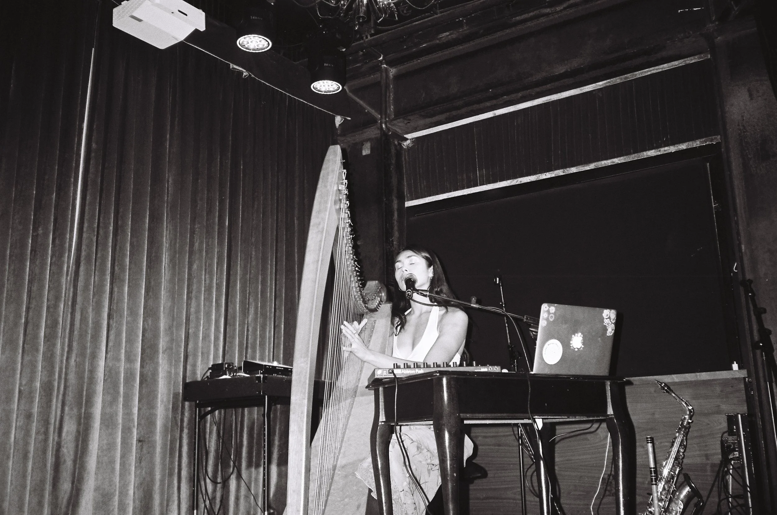 ben0039-R5-E142.jpg