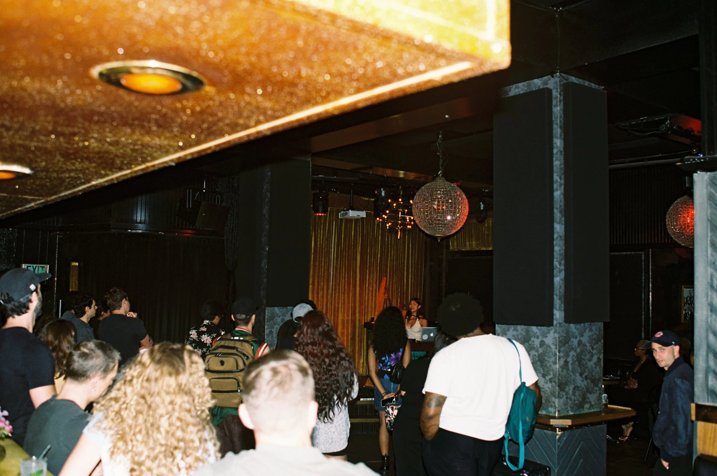 ben0039-R1-E016.jpg