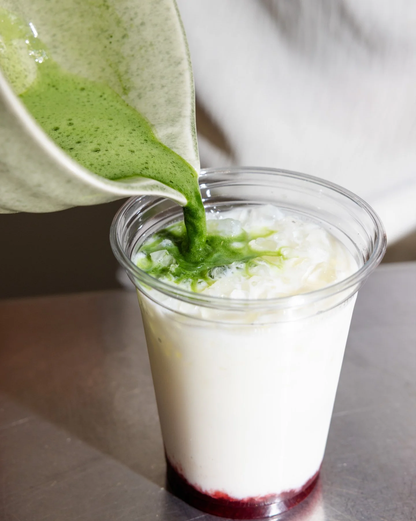 🍵✨ Layer Goals im Caf&eacute; Renaissance!
Fruchtige Beeren, cremige Milch &amp; frischer Matcha on top &ndash; der perfekte Mix aus s&uuml;&szlig; &amp; herb. 🧊💚

#Caf&eacute;Renaissance #MatchaVibes #IcedMatcha #HamburgFoodie #DrinkGoals