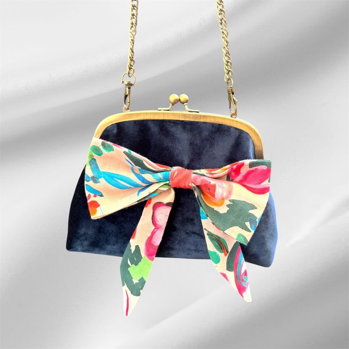 Felt like having a bit of fun in the sewing room today&mdash;and somehow, this is my first time adding a bow to a bag? What took me so long! Loving how it turned out. The fabric bow pattern is from the lovely @roseryapparel 
#hisocietydesign #fabricl