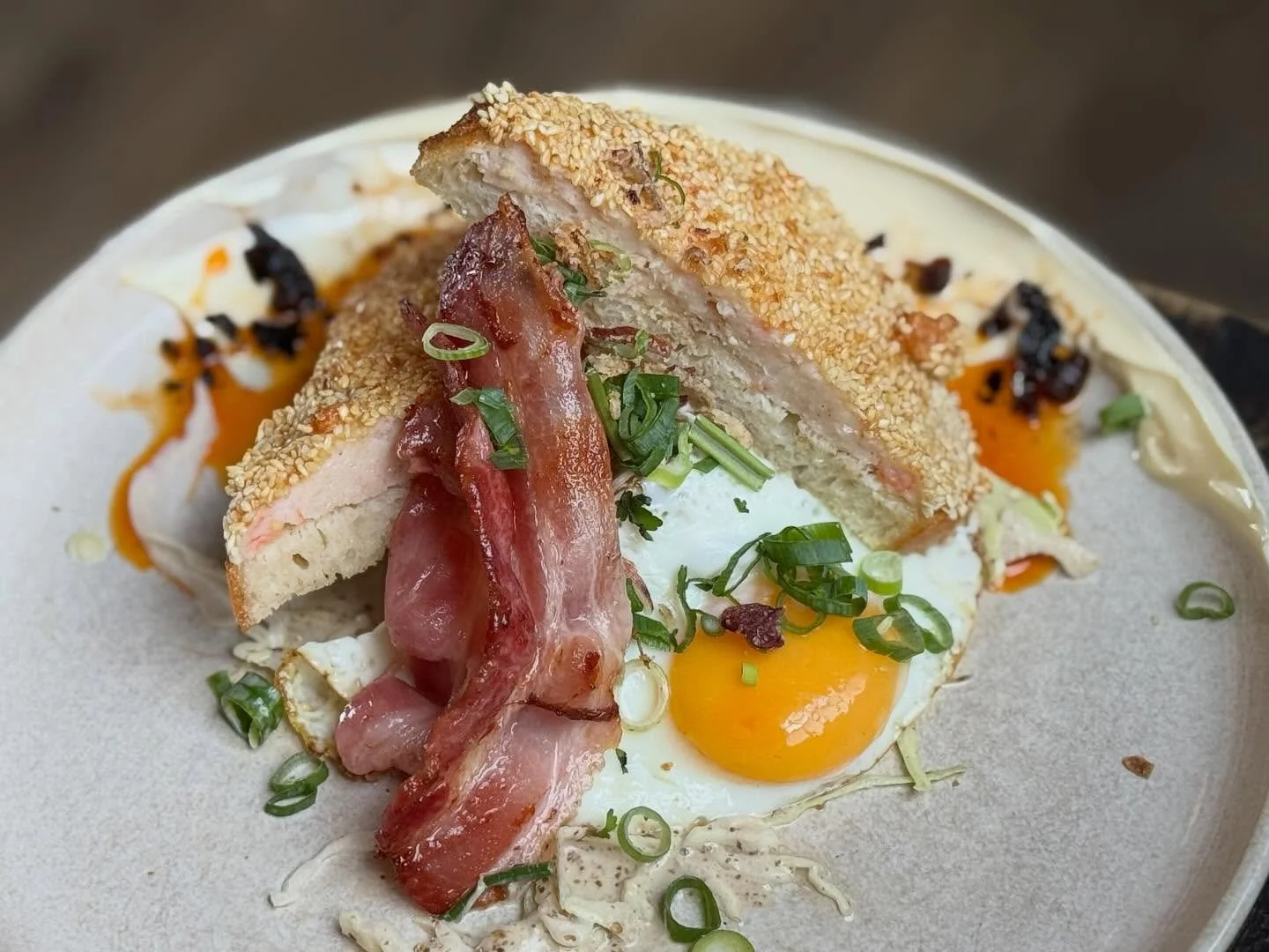 The weekend&rsquo;s golden glow, captured on a plate ☀️
Crunch, sizzle, and satisfaction &mdash; this one&rsquo;s only here this Saturday, so don&rsquo;t miss out!
📍Join us for brunch &amp; make your Saturday shine.
#WeekendEats #SaturdaySpecial #Eg
