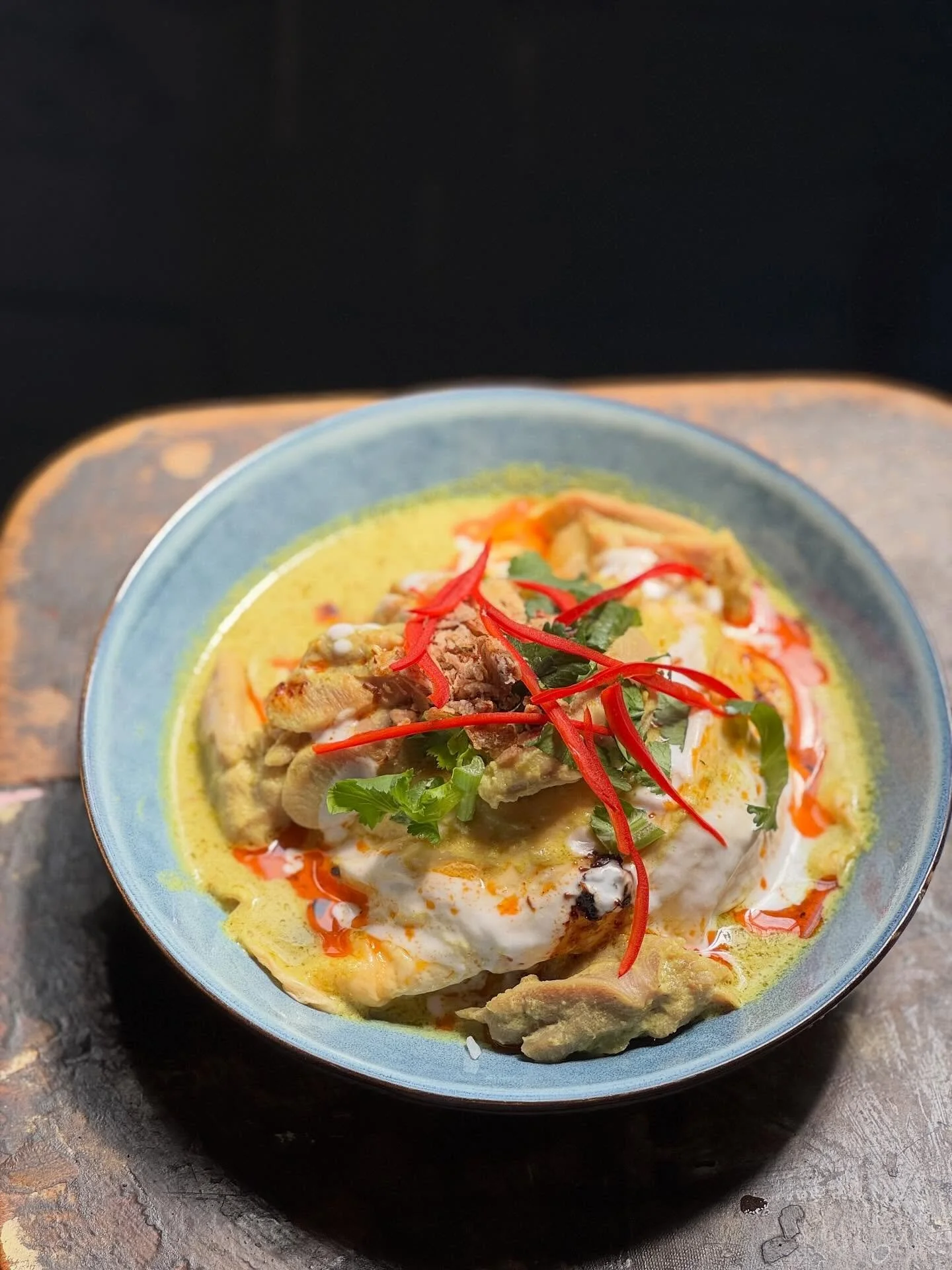 Sunday comfort in a bowl. 🥚💚 Our Green Curry Chicken Omelette with Rice brings warmth, spice, and all the cozy vibes. #SundaySpecial #ComfortFood