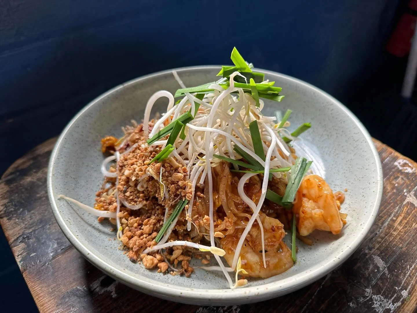 Pad Thai time at #westendcoffeehouse. Classic Thai street noodles with tamarind, peanuts, and fresh lime. Choose from chicken, beef, prawns, or tofu. Serving with the rest of our lunch menu right now 
#wech #lunch #thaifood #westend4101