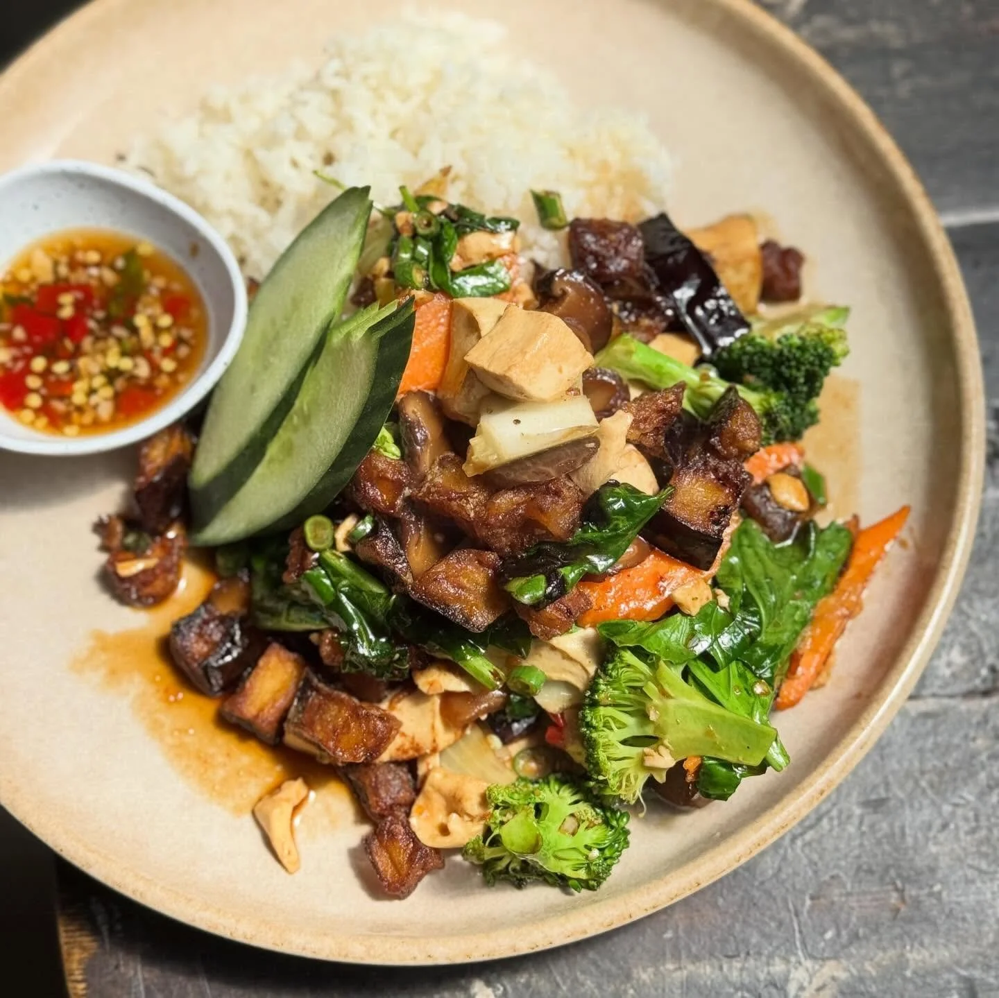 Kapow Your Midweek!
Bold, spicy, and packed with flavour &mdash; our Eggplant Kapow is the perfect Wednesday pick-me-up. Choose your protein and let the fire of Thai street food brighten your day. Dine in or grab &amp; go &mdash; only at WECH today.