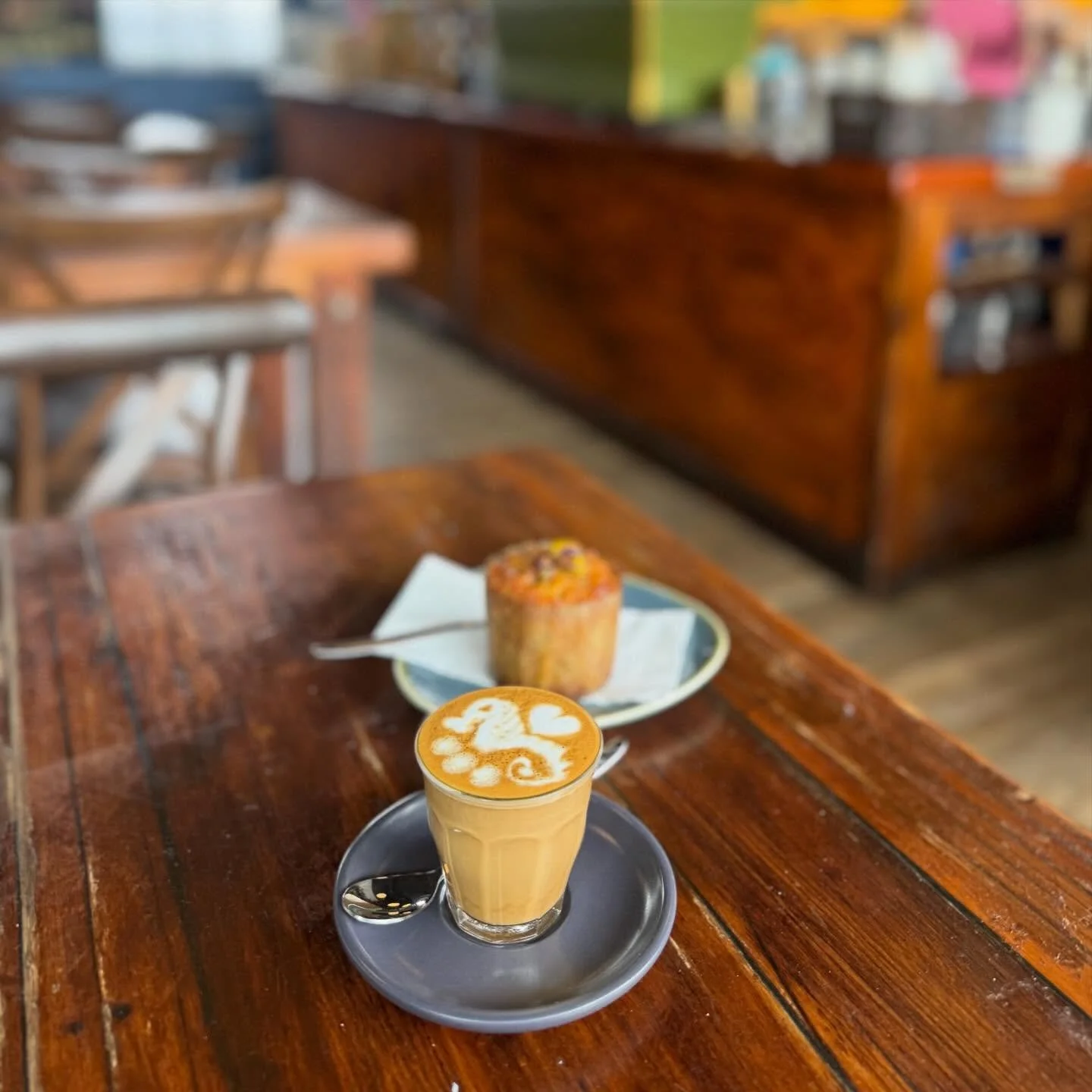 Slow mornings. Bold brews. Handmade bites.
Our pistachio lemon muffin + a silky piccolo = your perfect West End pause.

Whether you&rsquo;re deep in conversation or lost in your thoughts, there&rsquo;s always a seat waiting for you here.

📍 West End