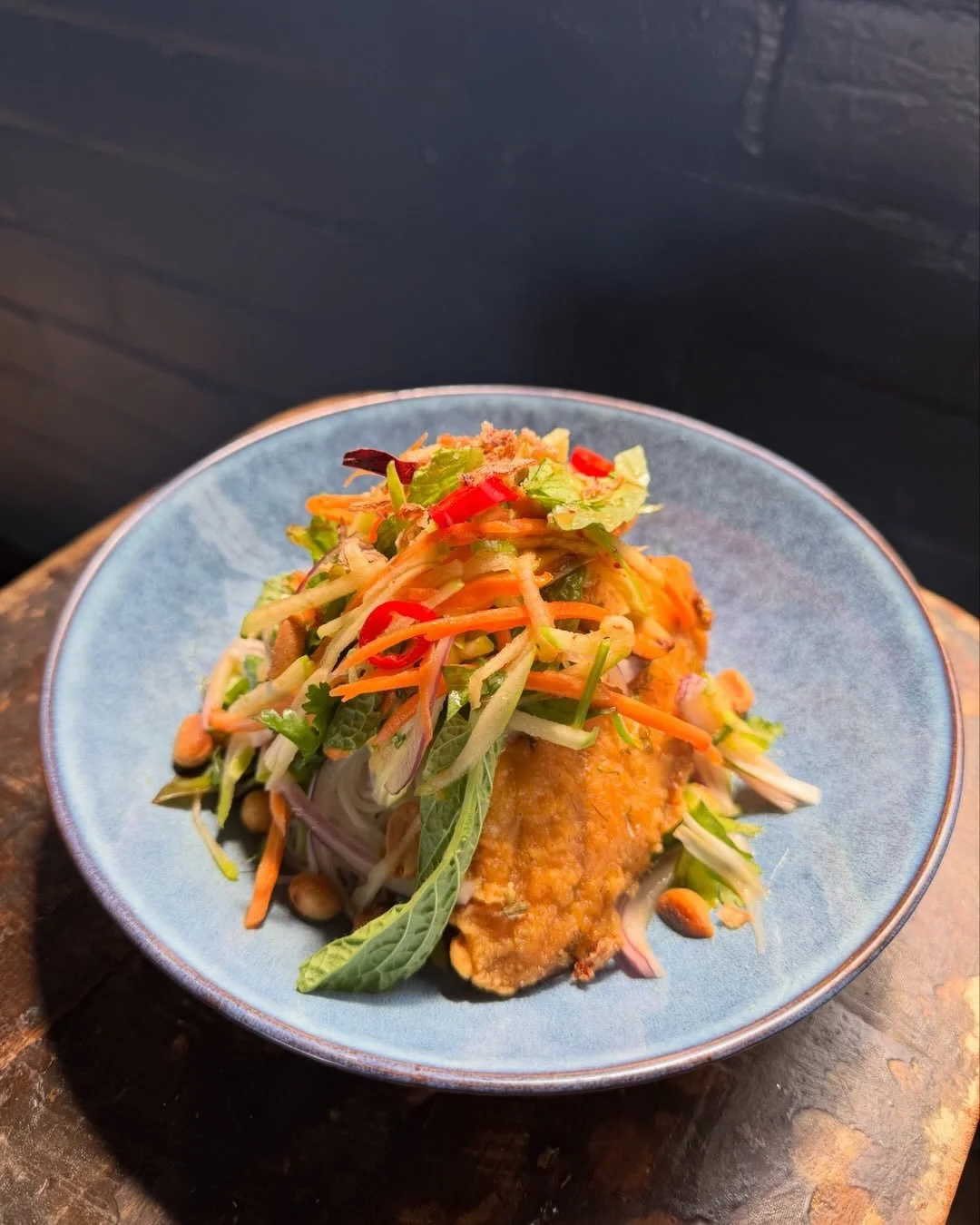 Friday&rsquo;s special: Crispy fish fillet on a bed of herb salad, tossed with
fresh mint, chilli, lemongrass, shallots, and lime dressing.

✨ Light. Zesty. Absolutely addictive. ✨