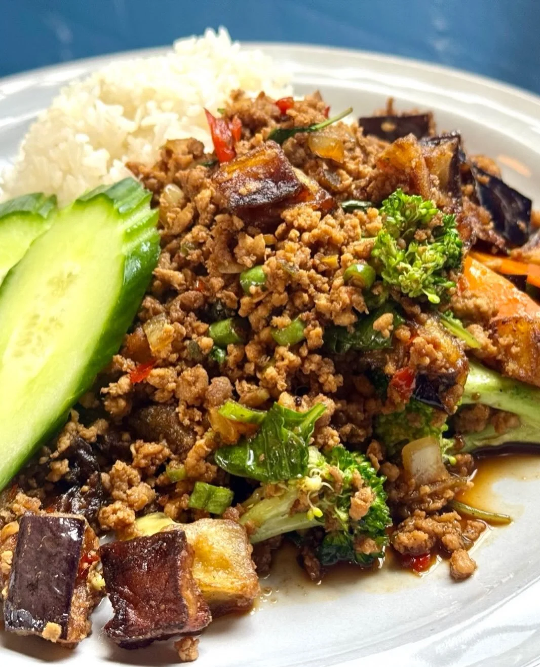 WEDNESDAY SPECIAL 🍆🔥
Bold, crispy and utterly irresistible&mdash;our Eggplant Kapow with Minced Beef is back on the menu today only. Deep-fried golden eggplant, fragrant Thai basil, and savoury stir-fried beef served with fluffy jasmine rice.

Pair