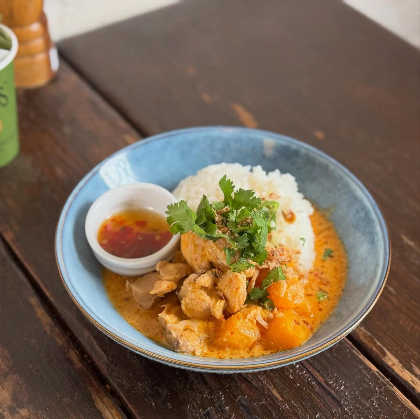 Red Curry Chicken &amp; Pumpkin with Rice 🍗🎃🍚

Rich, fragrant red curry simmered with tender chicken and sweet pumpkin&mdash;warm, comforting, and full of bold Thai flavour.

The kind of lunch that hits just right, especially on a cooler day.

Ava