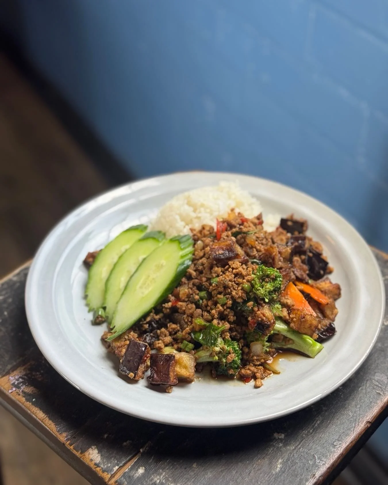 Fire up your lunch break! Eggplant Kapow is here to spice up your day. 🍆🌿 🍚