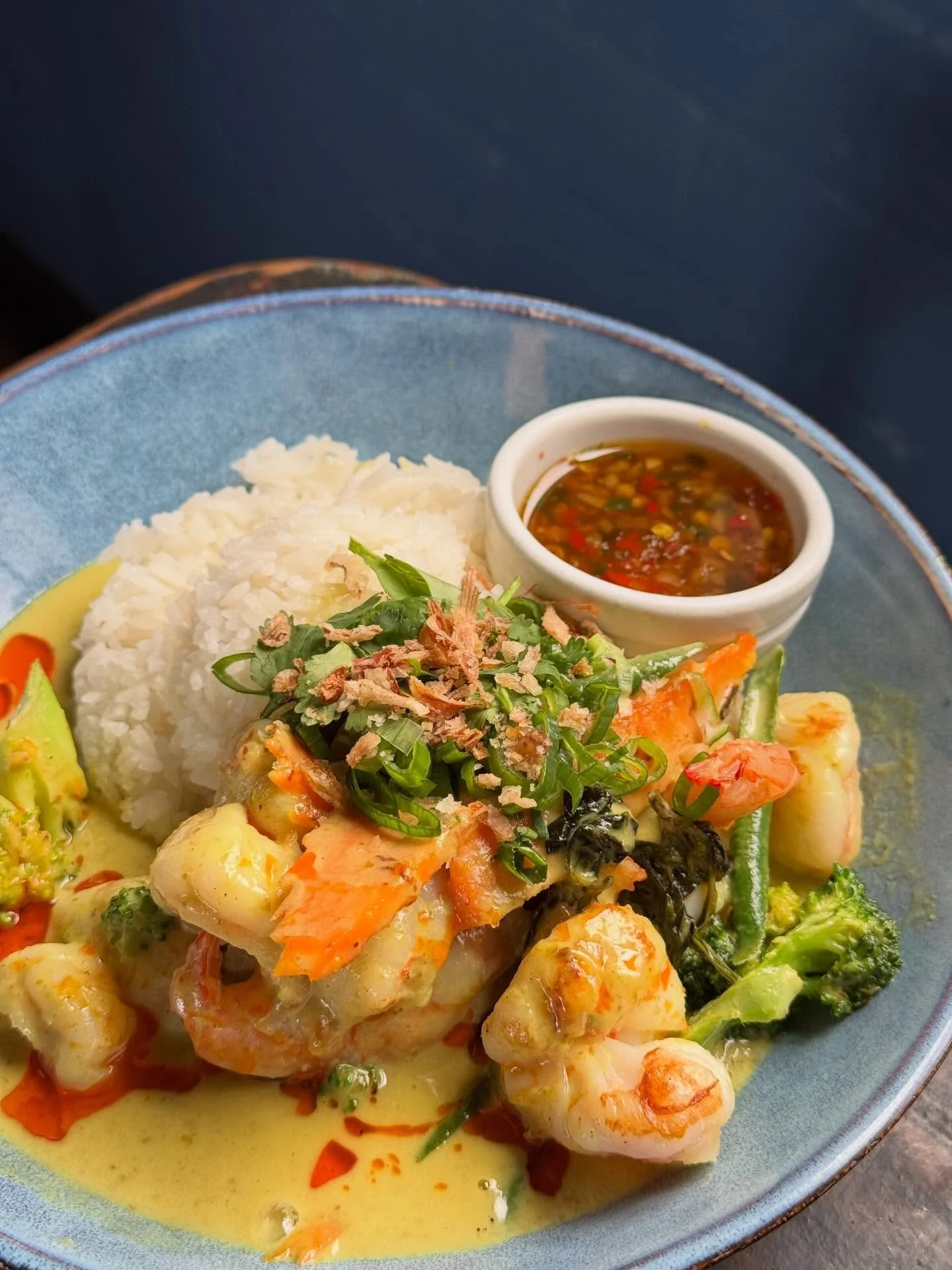 Tuesday special done right 🍛✨ 
Rich, creamy green curry paired with fluffy rice&mdash;your midweek comfort sorted. 🌿🔥 #TuesdaySpecial #GreenCurry #westendeats #brisbanefood