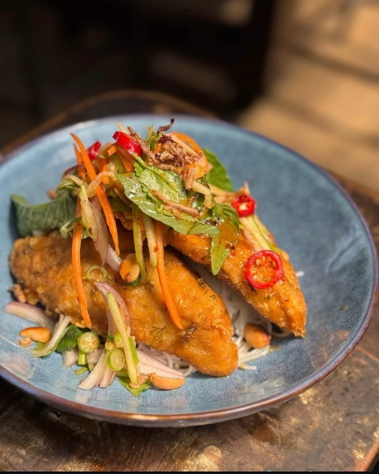A Thai classic is here for Friday&rsquo;s #westendcoffeehouse lunch special: Fish in the Garden. 

Crispy and tender fried barramundi, served nestled in a bed of bright, fresh herb salad, and served with rice noodles

Available today only (until sold