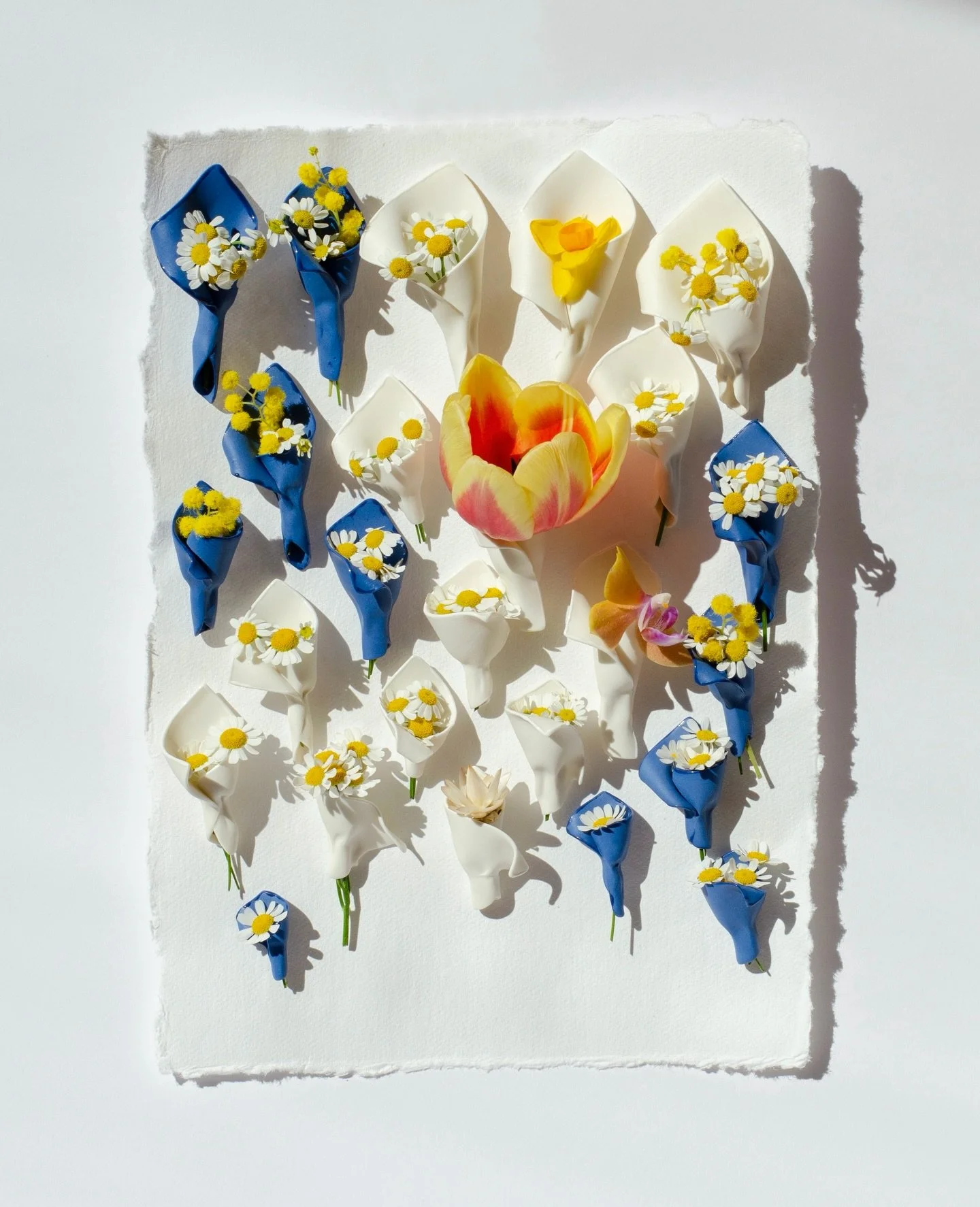 Inspired by the simple gesture of picking a bloom along your way, these porcelain brooches imitate a small bouquet wrap &mdash; one you can pin on and fill with a flower.

See the related posts for each model and price

🍀
🍀

#raiarsjewelry #porcela