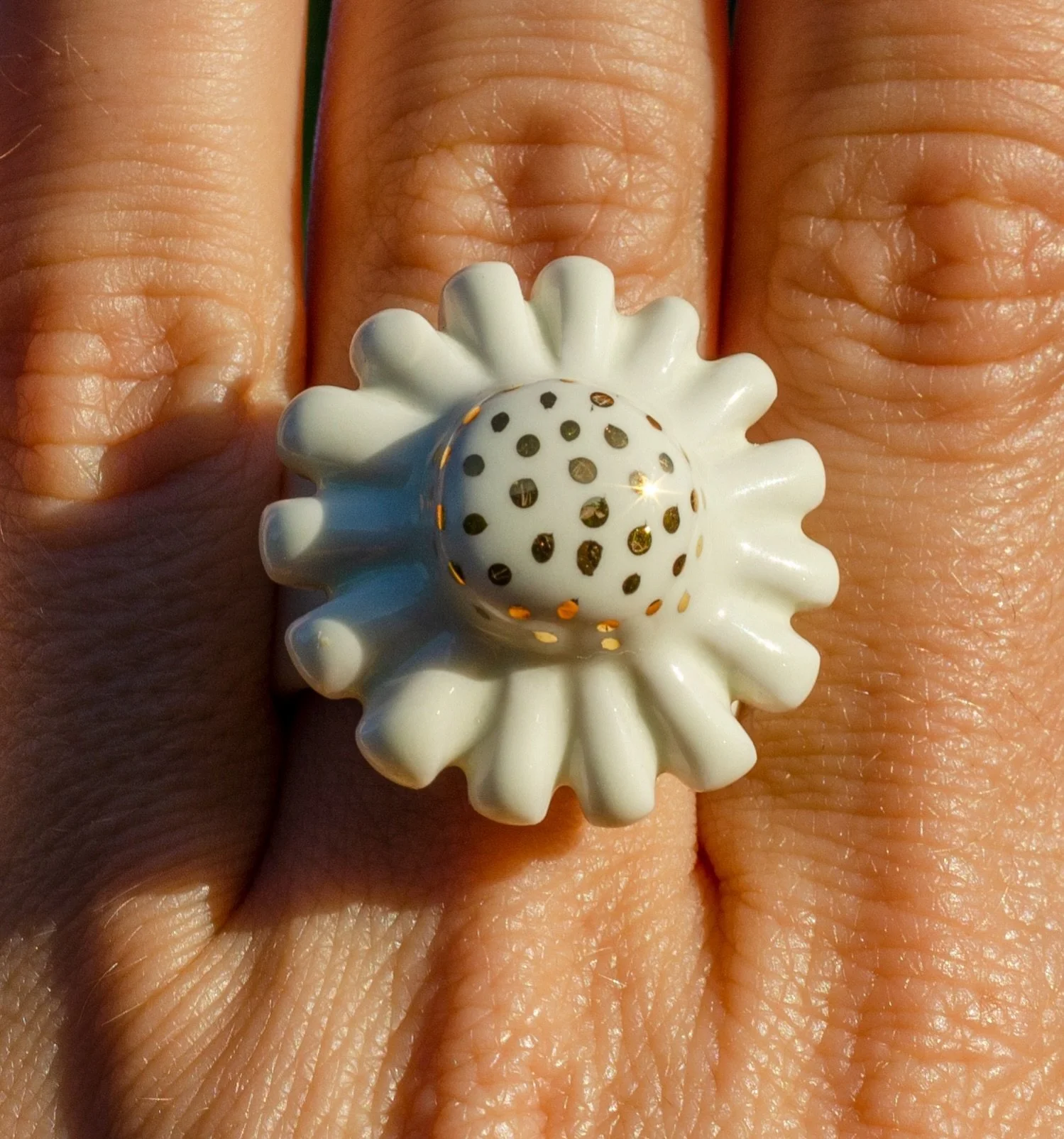 How many times have you been out for a walk and nature made you smile?

A little flower you picked. Rolled between your fingers. Tucked behind your ear.

This one, you put on your finger.

Picked ring 

Available on raiars.com

Entirely hand-carved i