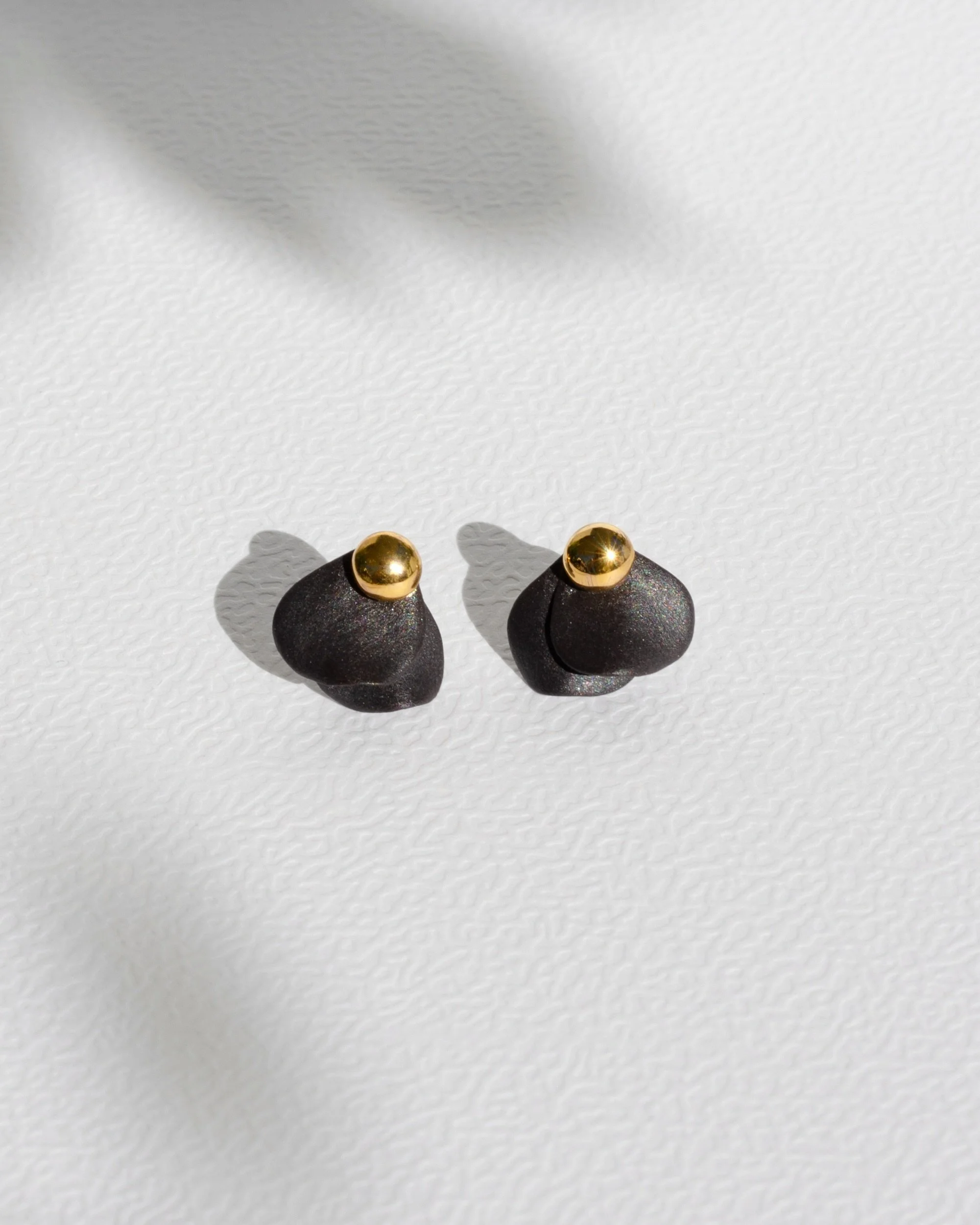 A Little Daydream

A shadow, a flower, the way the light falls.
Something catches your eye and, for a moment, you get completely absorbed in it. Your imagination starts to wander.

That little moment became these earrings.
Available on raiars.com

Ha