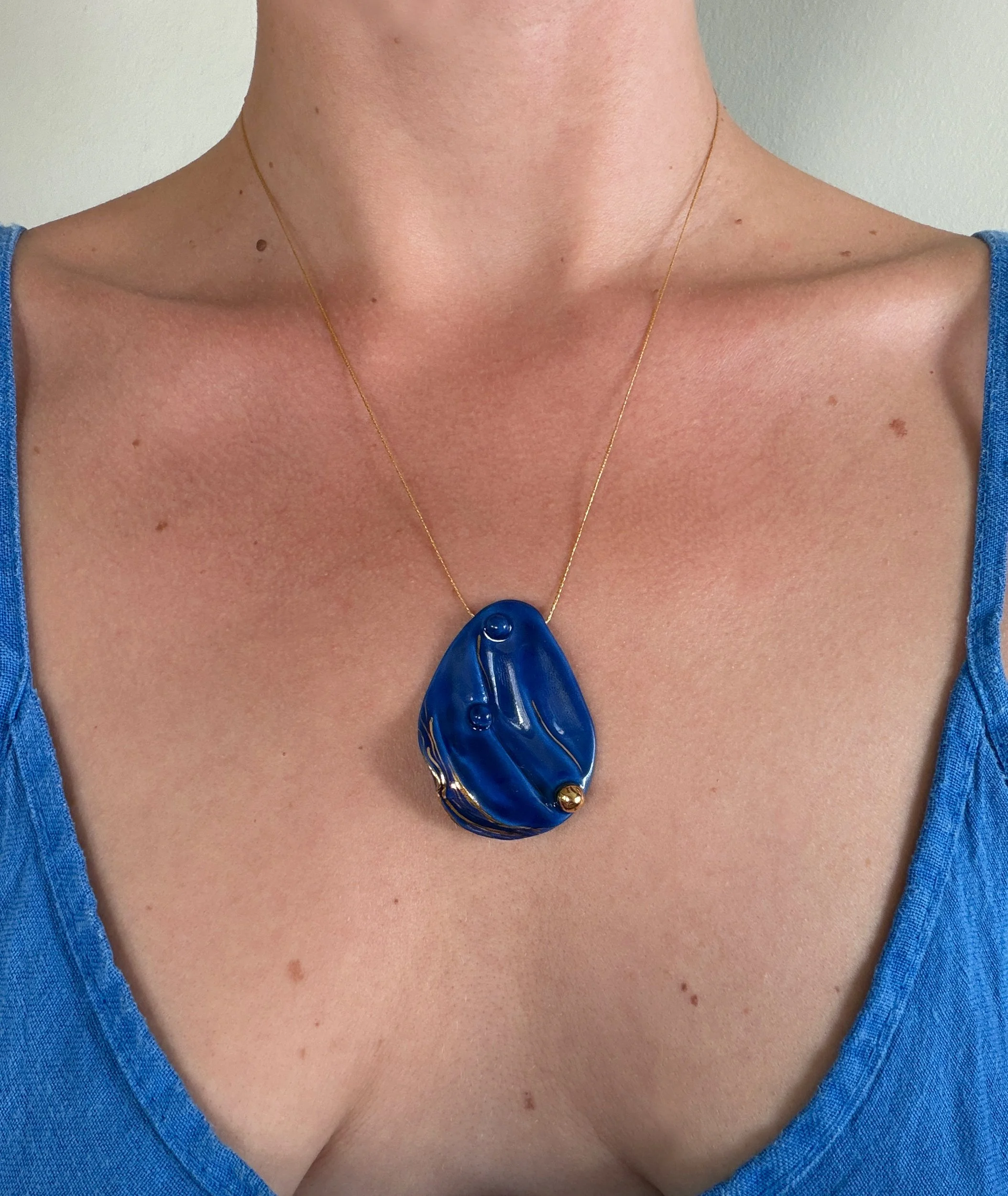 carry-the-sea-VI-porcelain-necklace-3.jpg