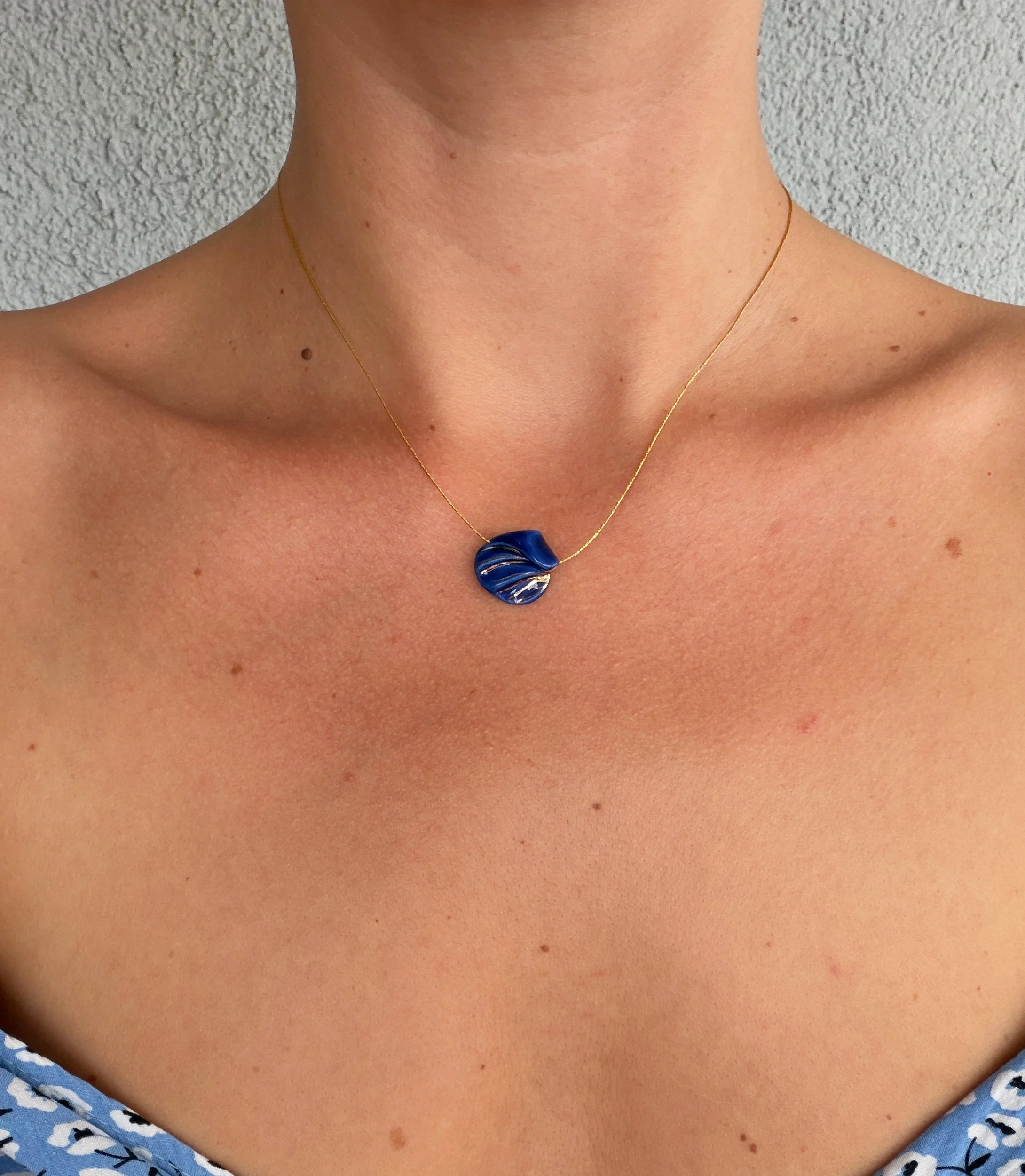 carry-the-sea-II-porcelain-necklace-4.jpg