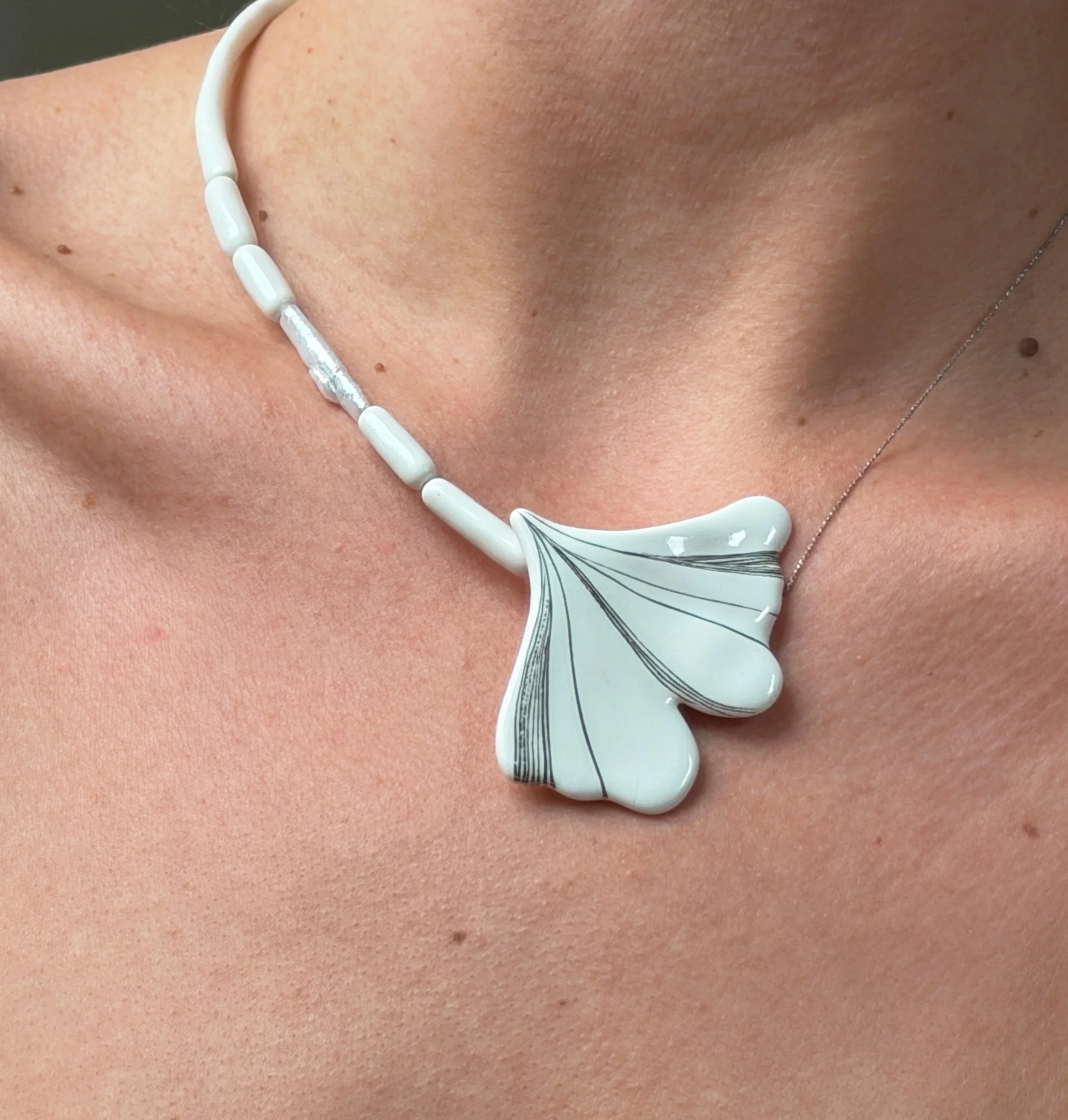 still-here-porcelain-necklace-pearl-4.jpg
