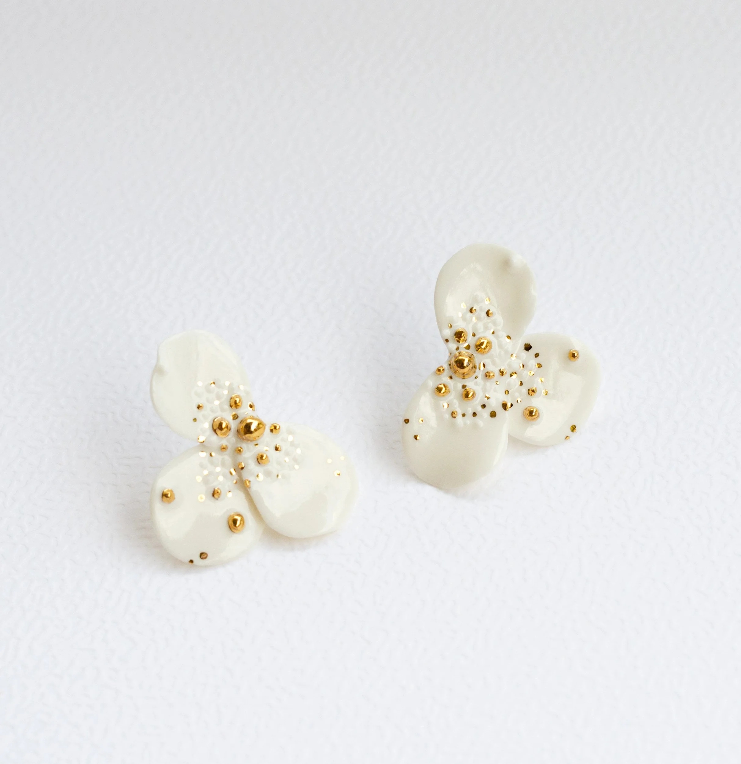 golden-pollen-porcelain-earrings-5.jpg