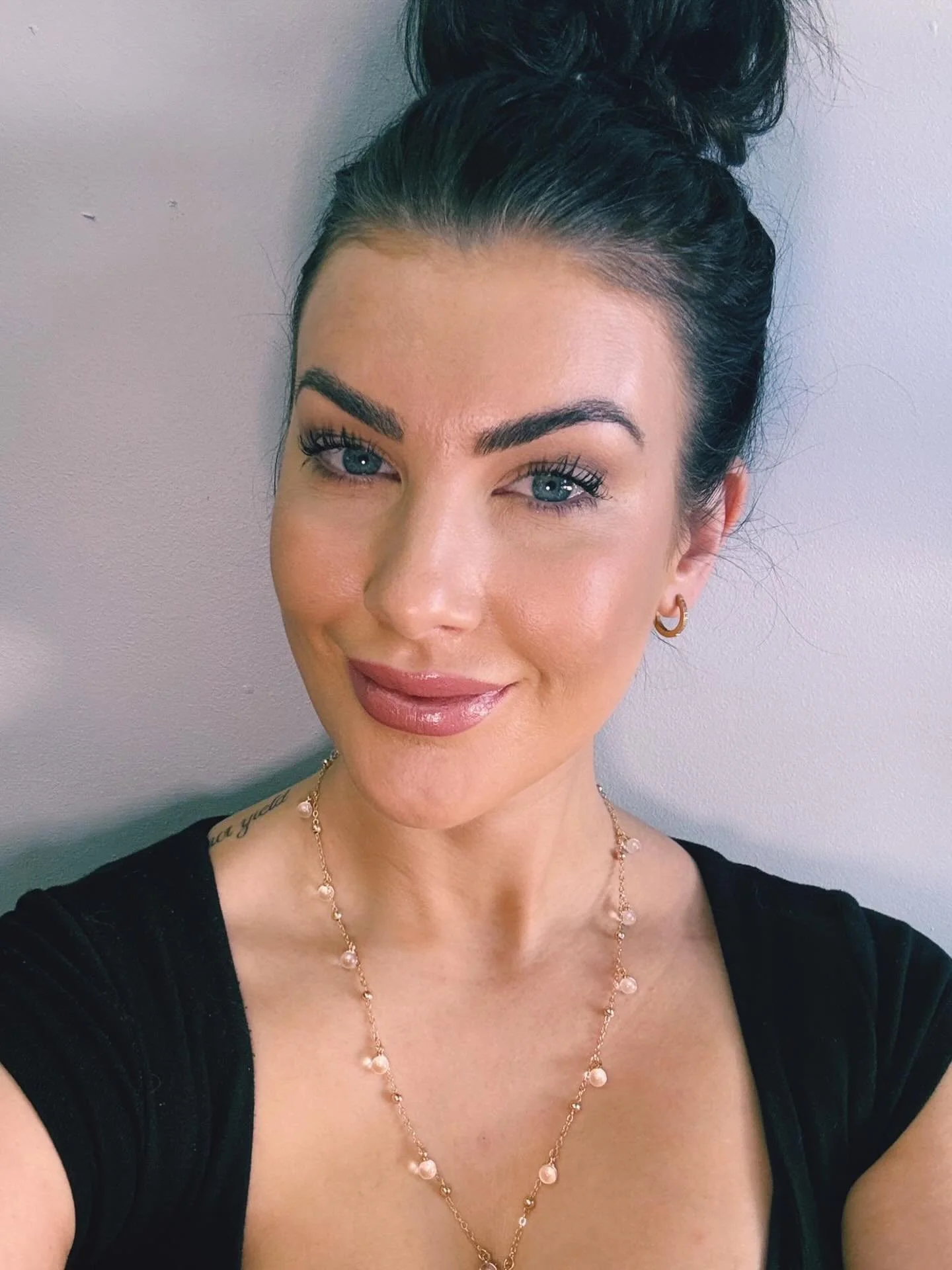 Meet Serena 🩷

Serena brings over 15 years of experience in the aesthetic medicine industry, combining clinical expertise with a deep understanding of skin science. She is an experienced Dermal Therapist, WA Clinical Trainer for InMode, and a qualif
