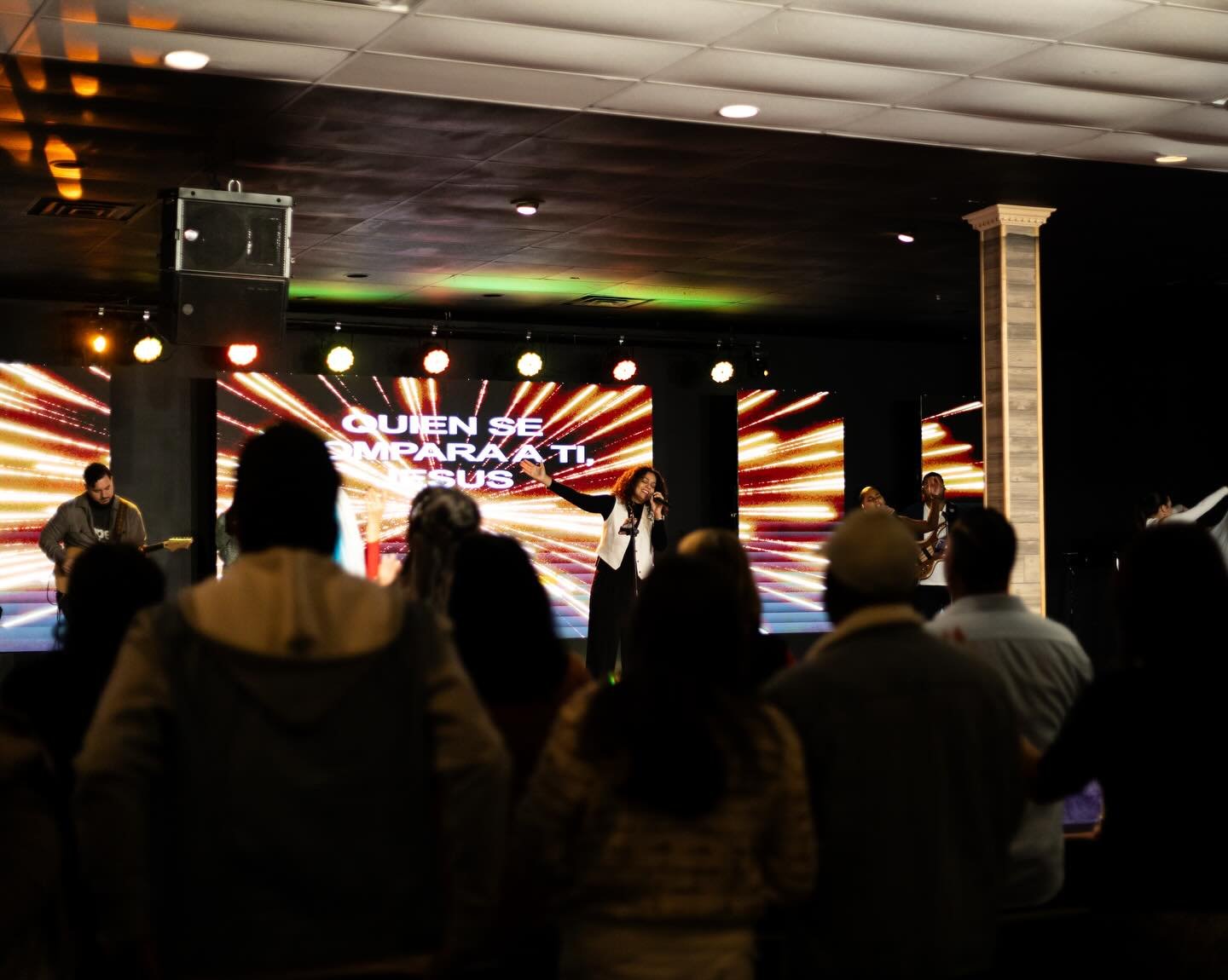 As&iacute; como Jerem&iacute;as, Dios nos llama a ser una iglesia que siente, llora y advierte.
Aunque muchos no escuchen, seguimos anunciando Su verdad con un coraz&oacute;n quebrantado, nunca con orgullo.
Que en tiempos dif&iacute;ciles se levante 