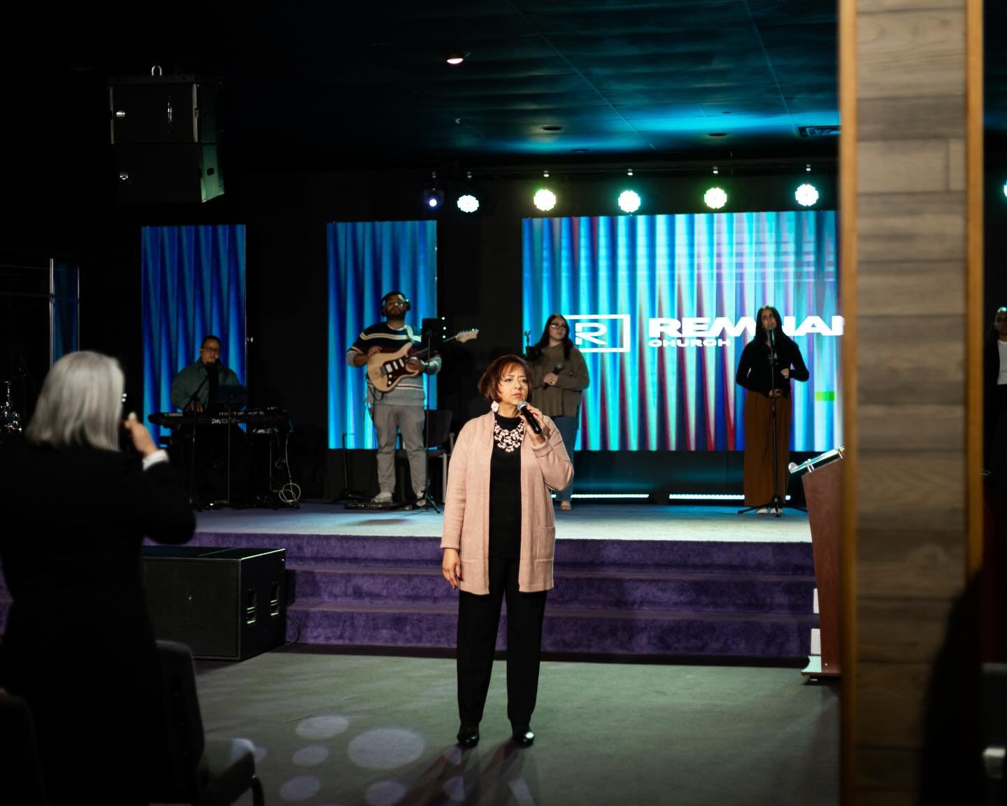 Jes&uacute;s: Fuente de Vida
El domingo recordamos que, al igual que Israel, a menudo elegimos nuestro propio camino, incluso cuando Dios nos ofrece sanidad y gracia. Jes&uacute;s no vino en busca de religi&oacute;n, sino de relaciones, acogiendo inc