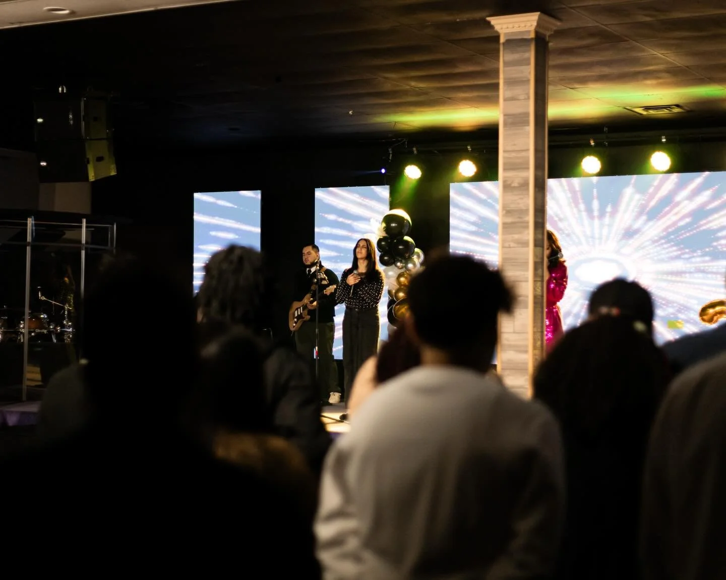 Qu&eacute; manera tan poderosa de cerrar el a&ntilde;o. Nuestro servicio de A&ntilde;o Nuevo estuvo lleno de adoraci&oacute;n y expectativa por todo lo que Dios har&aacute;. No podemos esperar para reunirnos nuevamente ma&ntilde;ana en nuestro primer