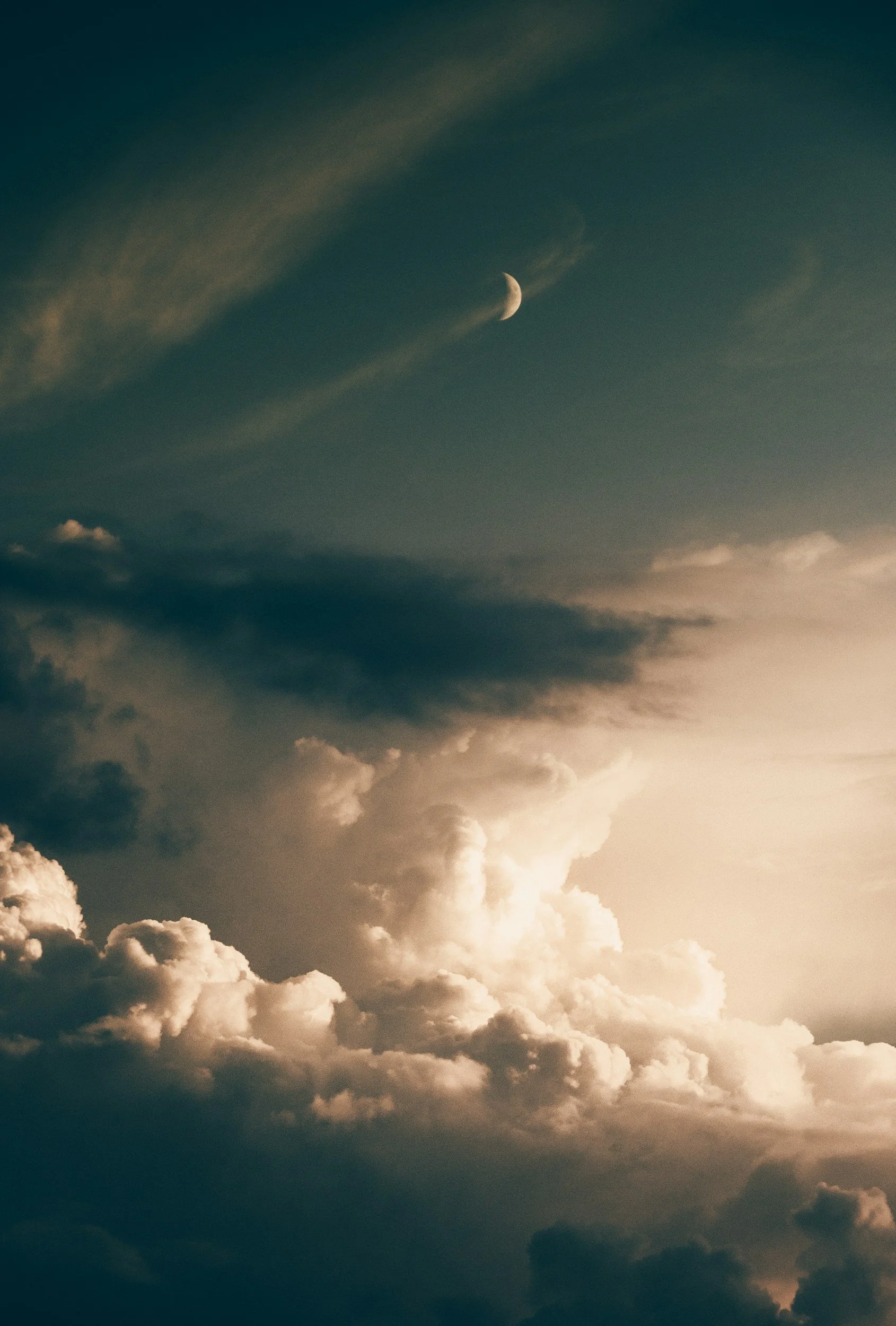 Waxing Crescent in Leo -Final Aspect: Moon in Cancer Sextile Uranus Date: May 30–June 1, 2025