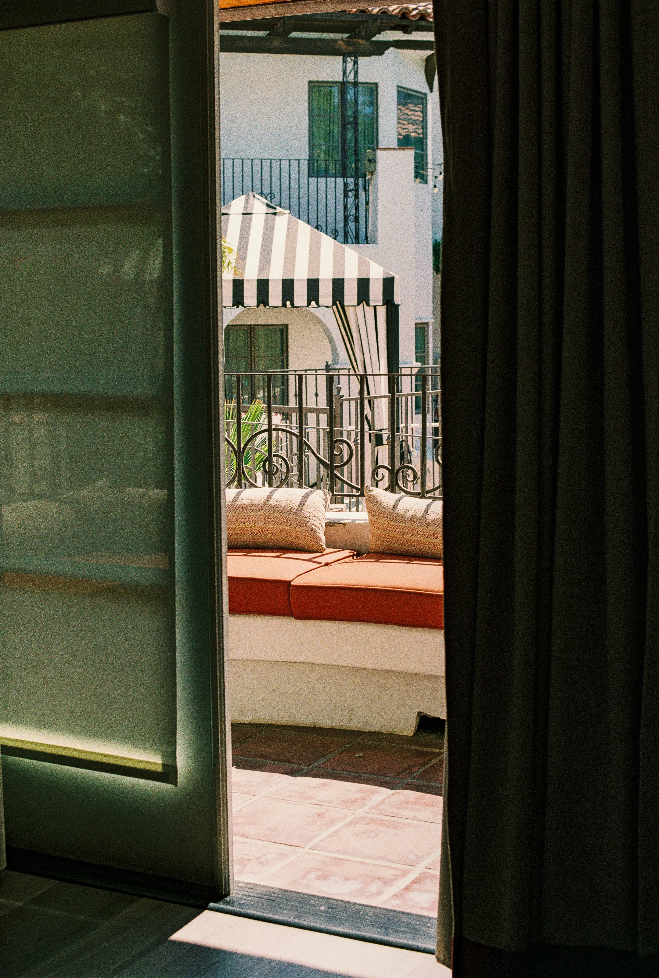 001998-R1-053-25.jpg
